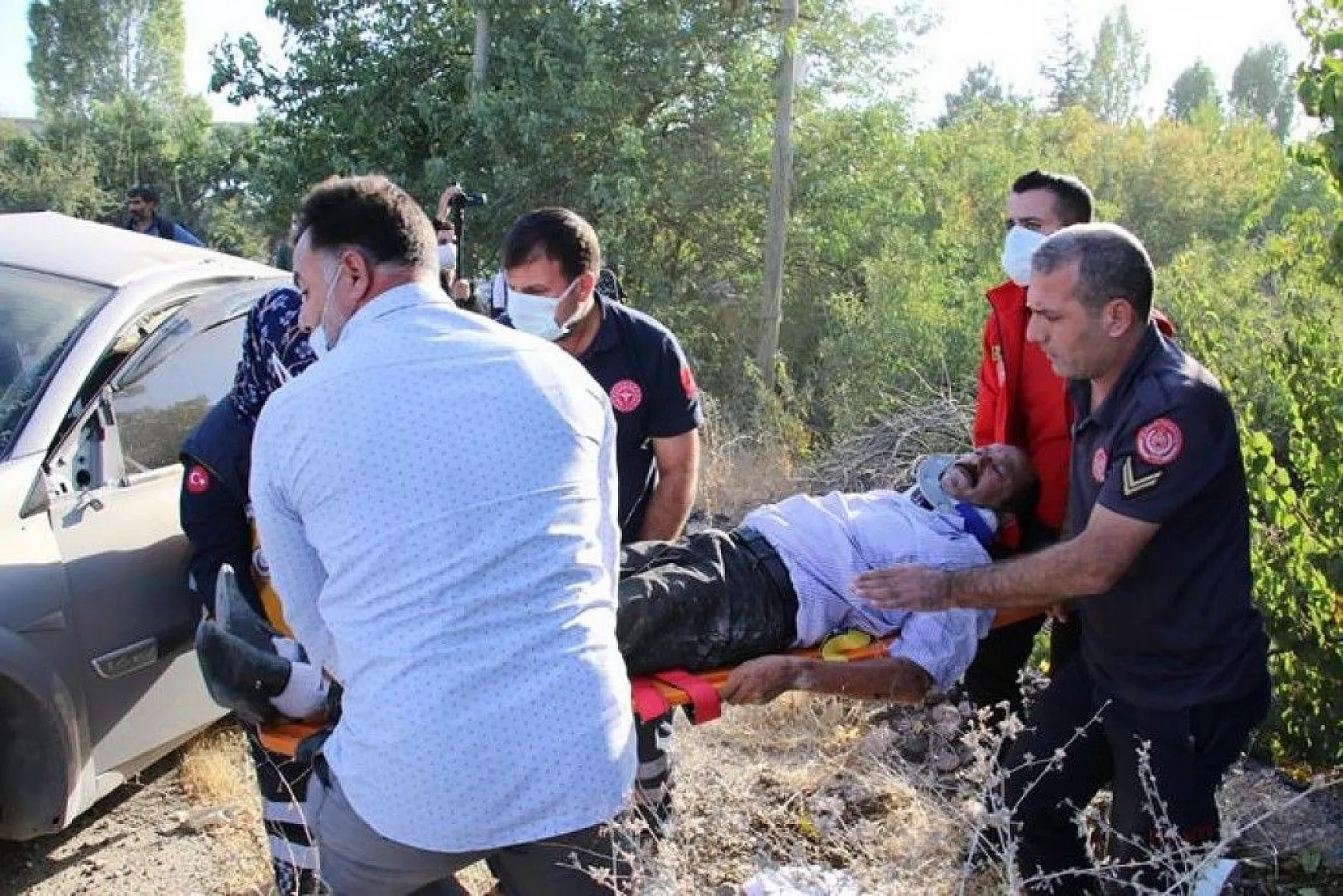 Kazada araçta sıkışan 4 yaralı için ekipler seferber oldu