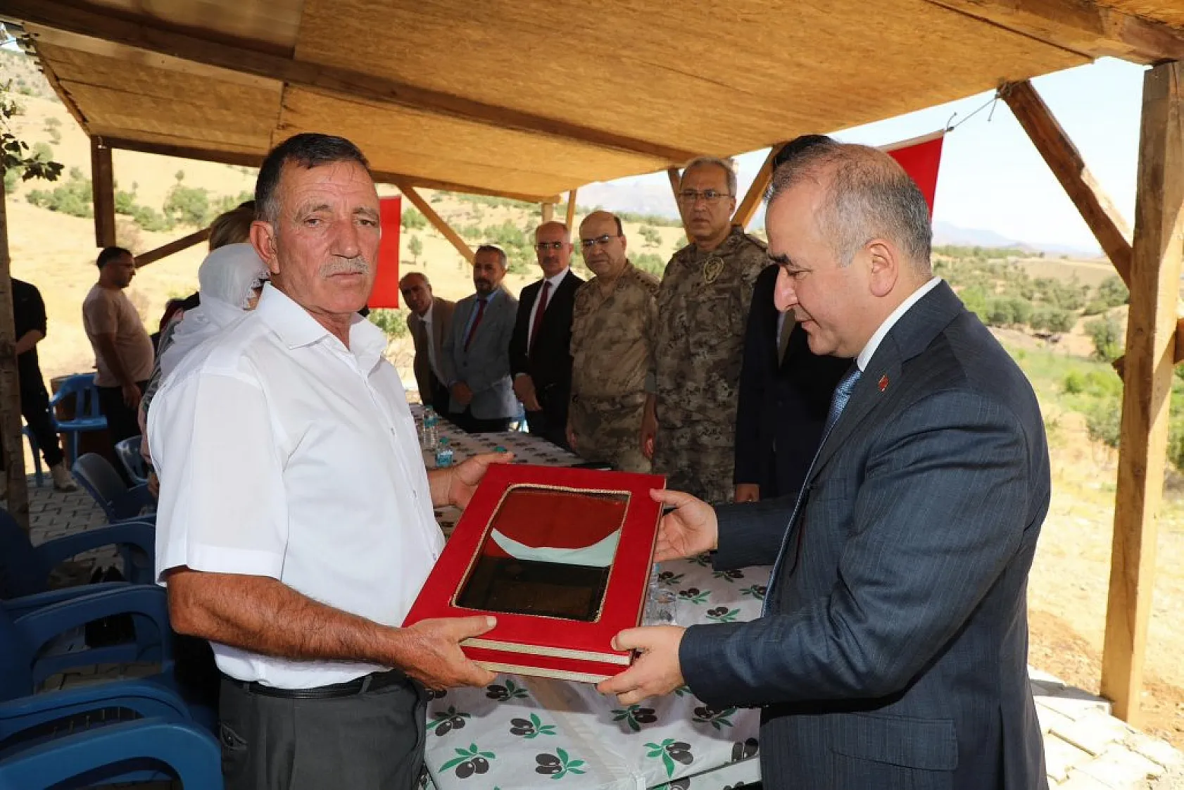 Vali Numan Hatipoğlu, Alacakaya ve Maden'deki çalışmaları yerinde inceledi