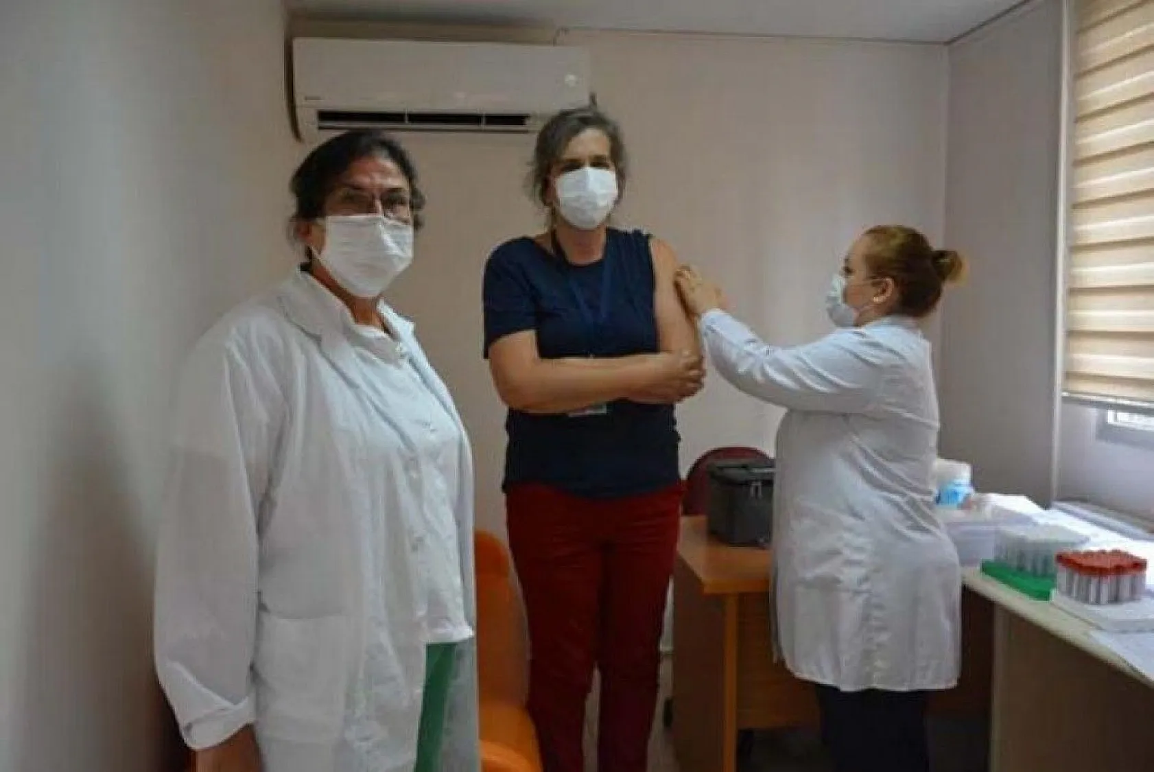 Çin'den İzmir'e getirildi gönüllü sağlık çalışanlarına uygulanmaya başlandı