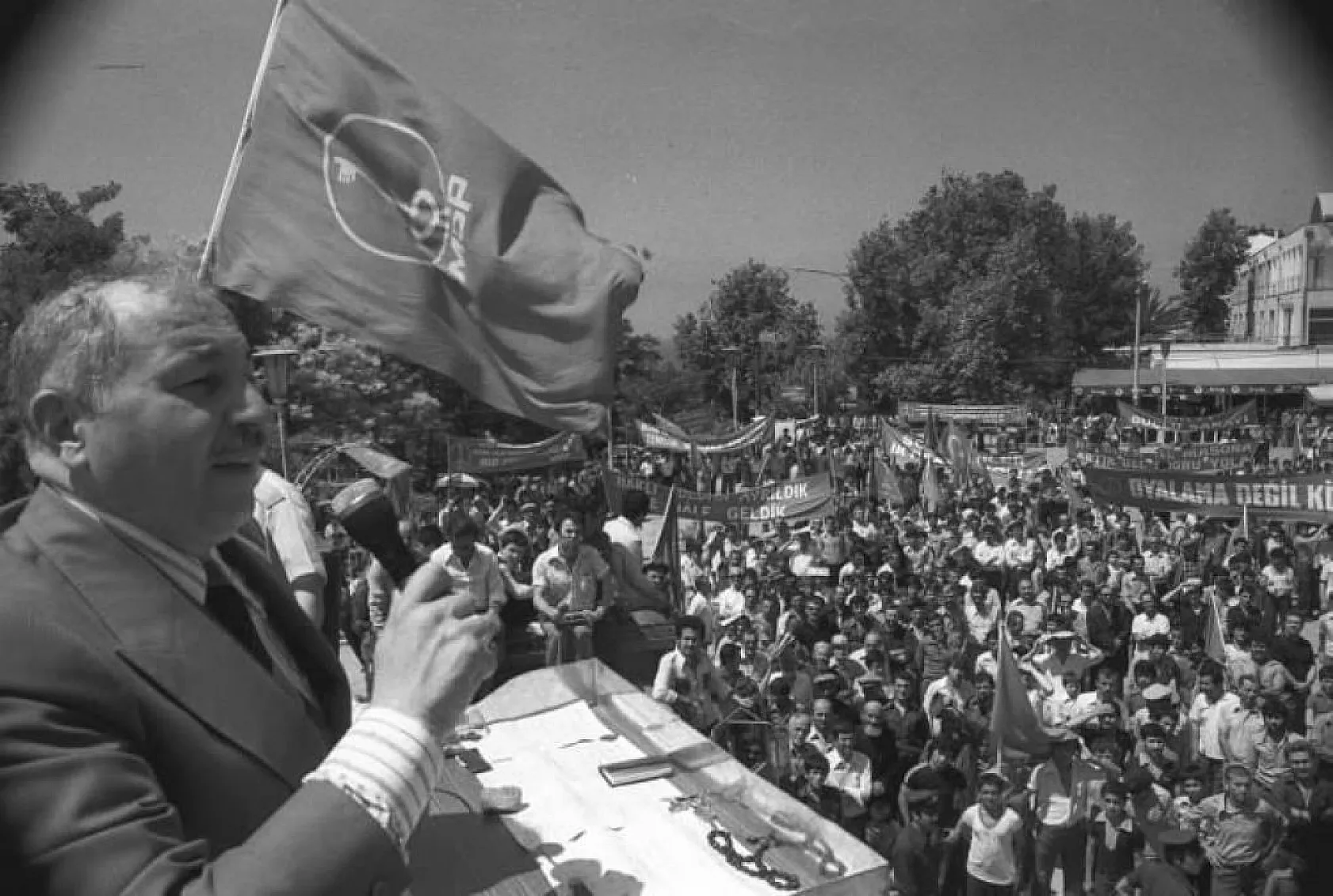 Arşivlerle Türk siyasetinin 'Erbakan Hoca'sı