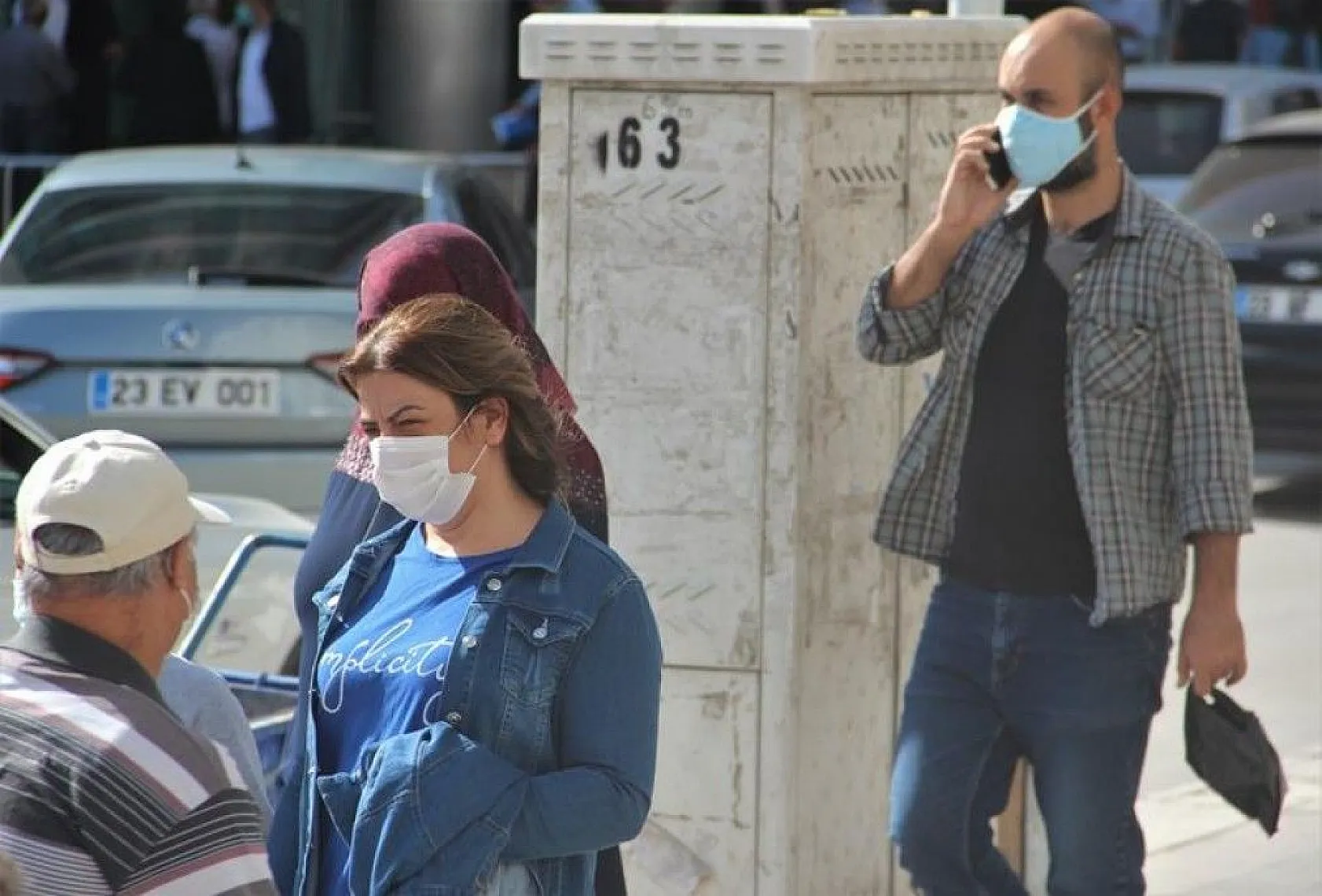 O caddelerde sigara içme yasağı başladı, vatandaşlar destek verdi