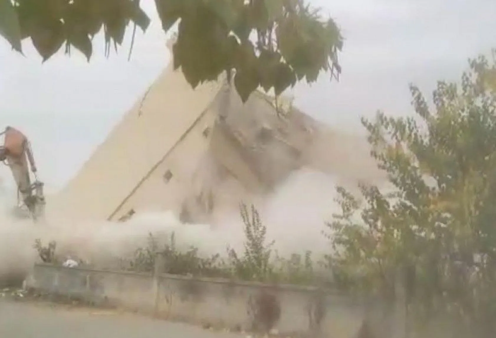 Deprem bölgesi Elazığ'da binalar böyle yıkıldı