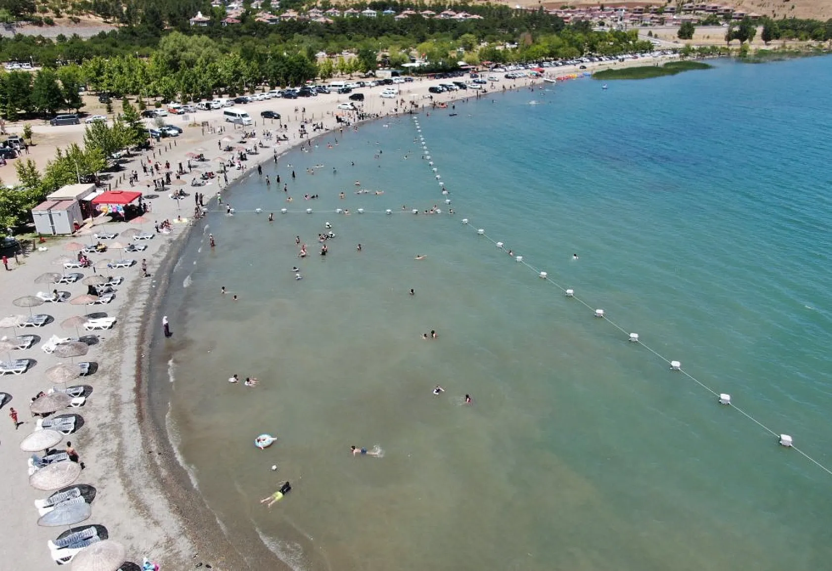 Diyarbakır'dan Mardin'e Binlerce Kişi Hazar Gölü'ne Koştu!