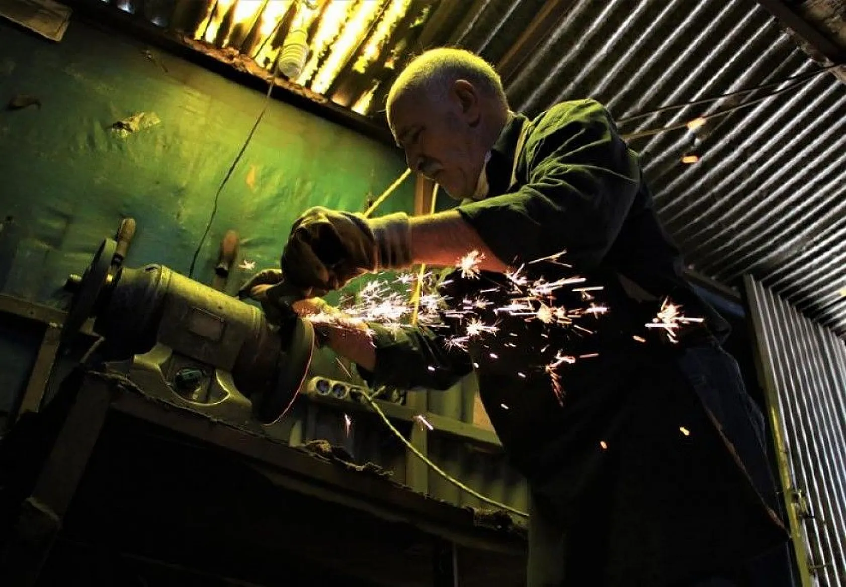 62 yaşında, 45 yıldır ekmeğini demire şekil vererek kazanıyor