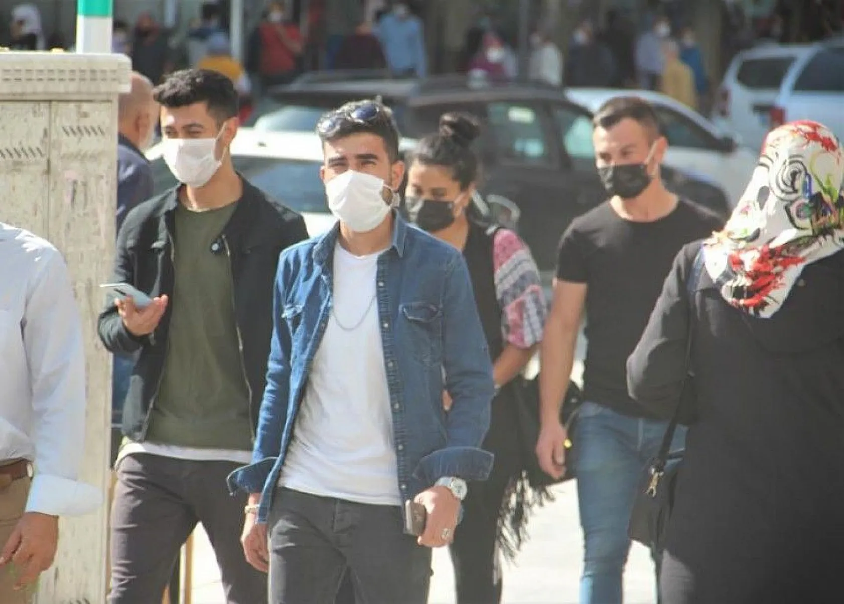 O caddelerde sigara içme yasağı başladı, vatandaşlar destek verdi