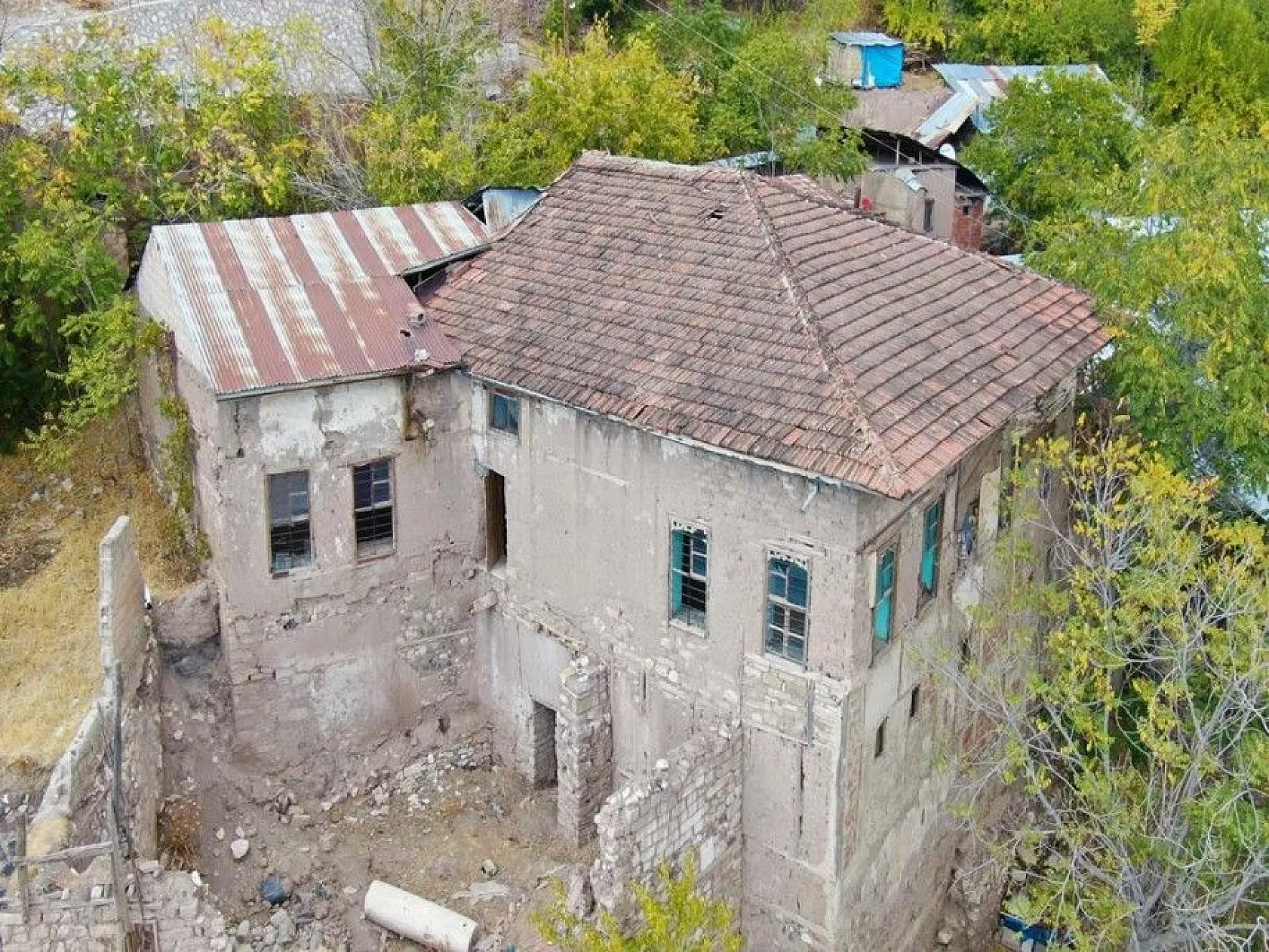 3 asırlık Faik Bey Konağı restore edilerek turizme kazandırılmayı bekliyor