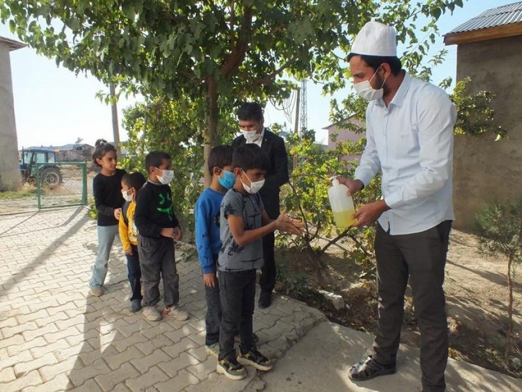 Muhtar, köy camisini eğitim yuvasına dönüştürdü