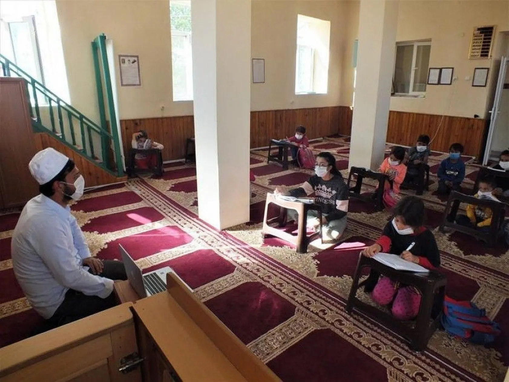 Muhtar, köy camisini eğitim yuvasına dönüştürdü