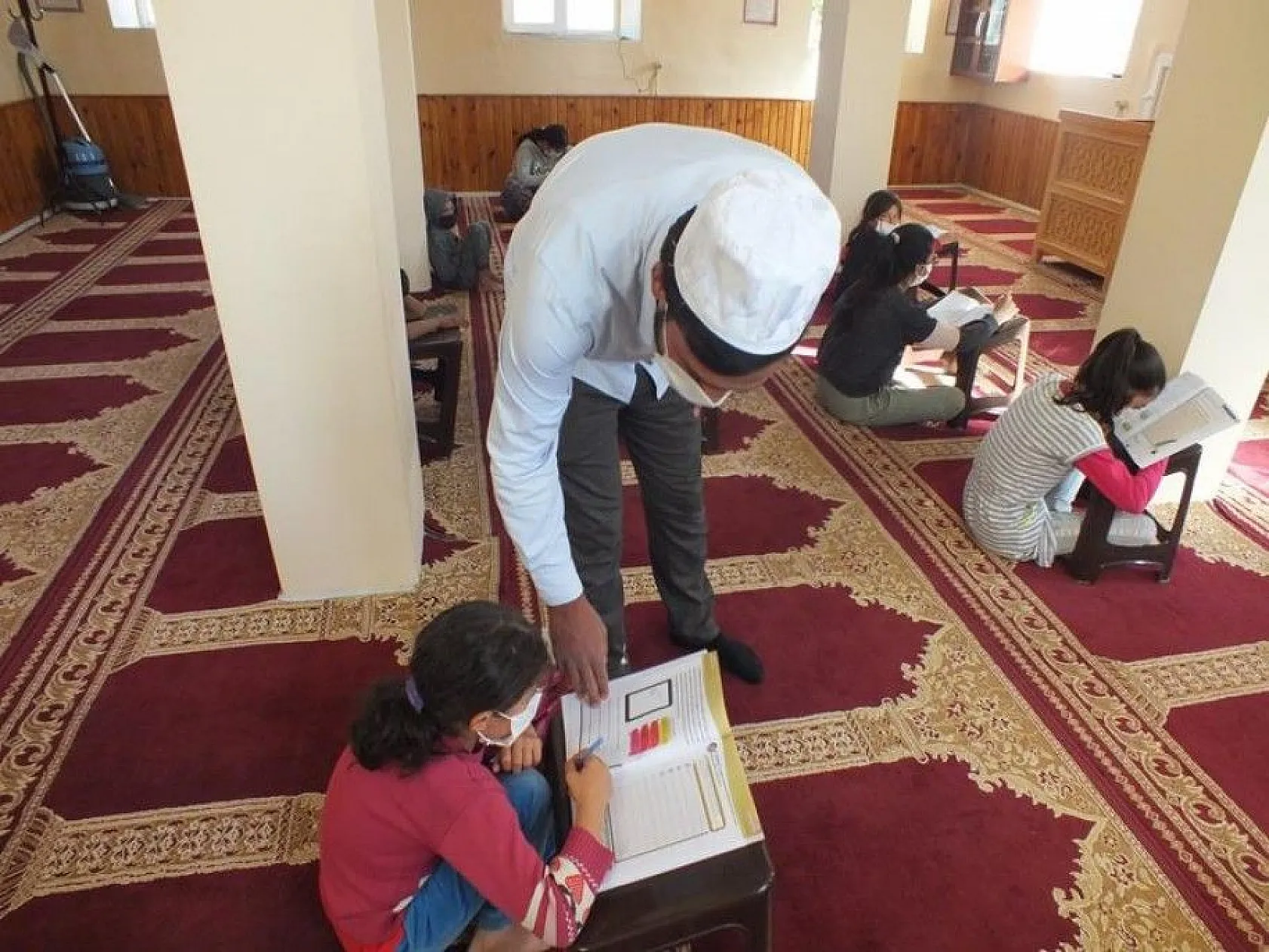 Muhtar, köy camisini eğitim yuvasına dönüştürdü