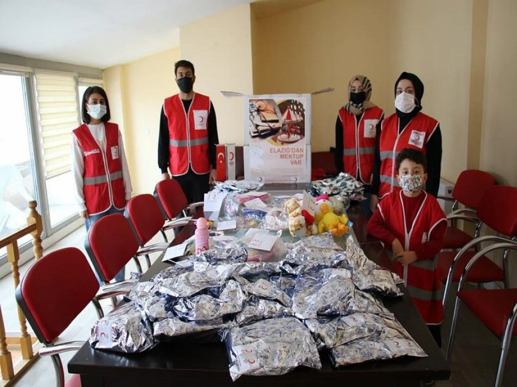 Elazığ'da depremi yaşayan çocuklardan İzmirli akranlarına mektup