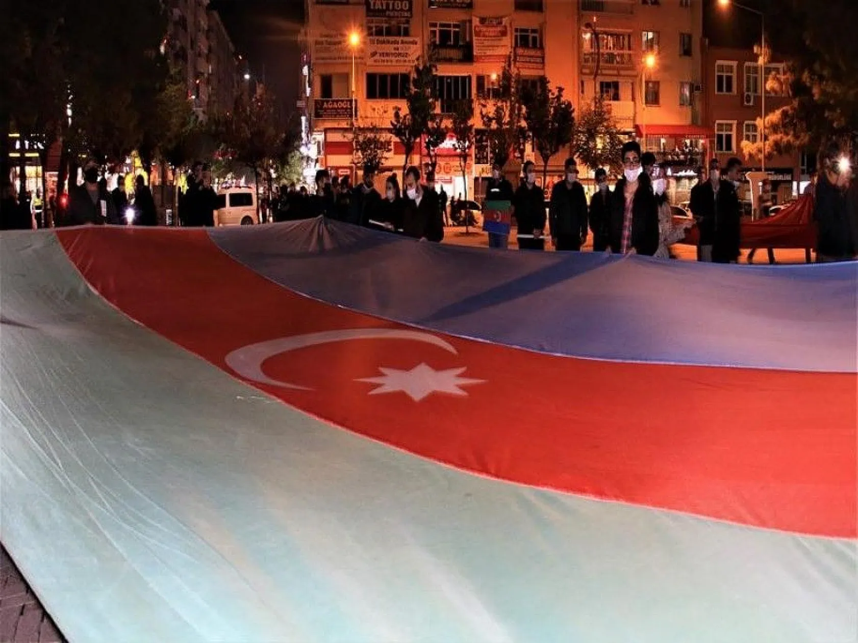 Azerbaycan için bin araçlık zafer konvoyu düzenlendi