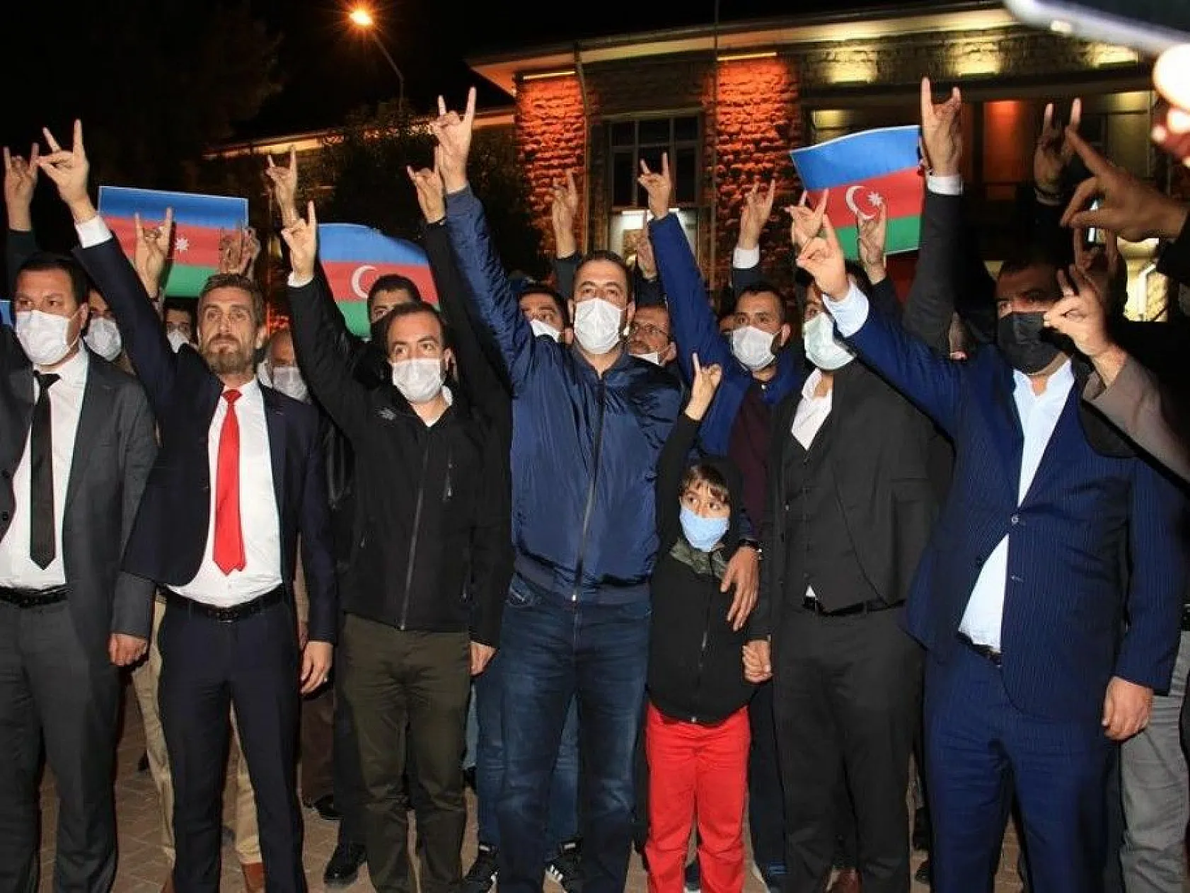 Azerbaycan için bin araçlık zafer konvoyu düzenlendi