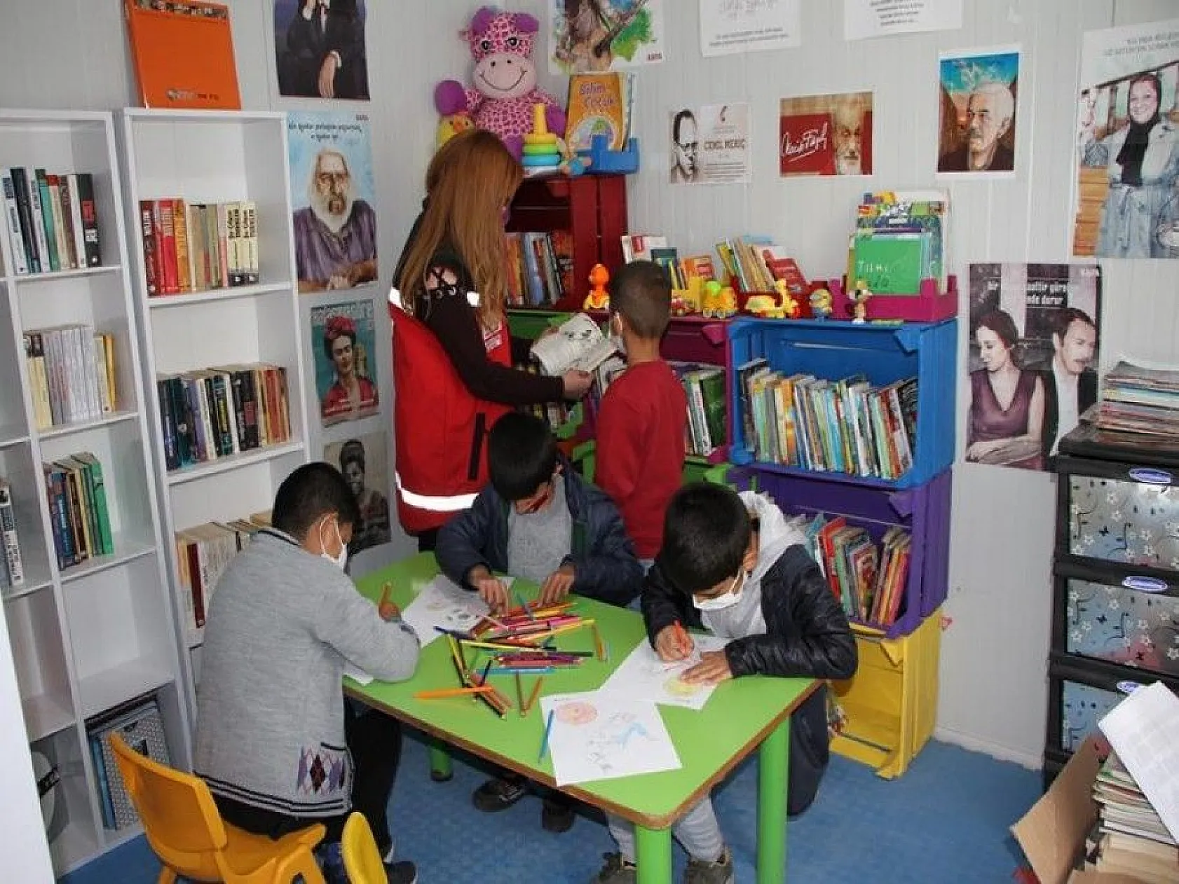 Depremzede çocuklardan, İzmirli akranlarına 'sessiz' destek