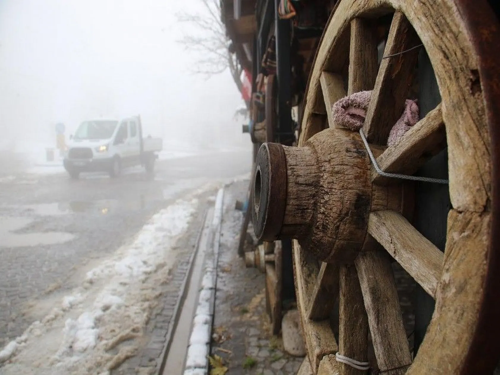 Harput'ta kar ve sis altındaki tarihin eşsiz manzarası