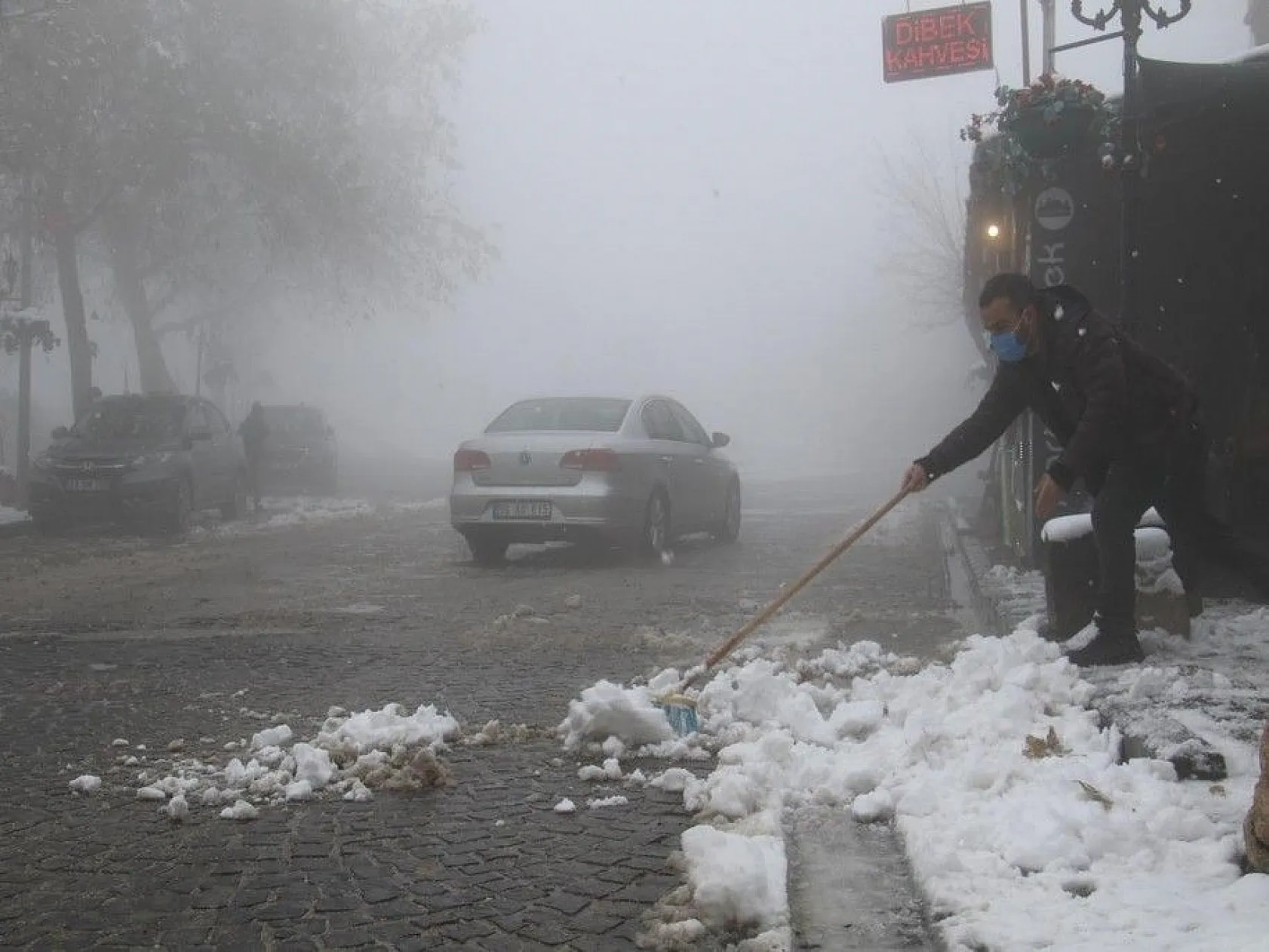 Harput'ta kar ve sis altındaki tarihin eşsiz manzarası