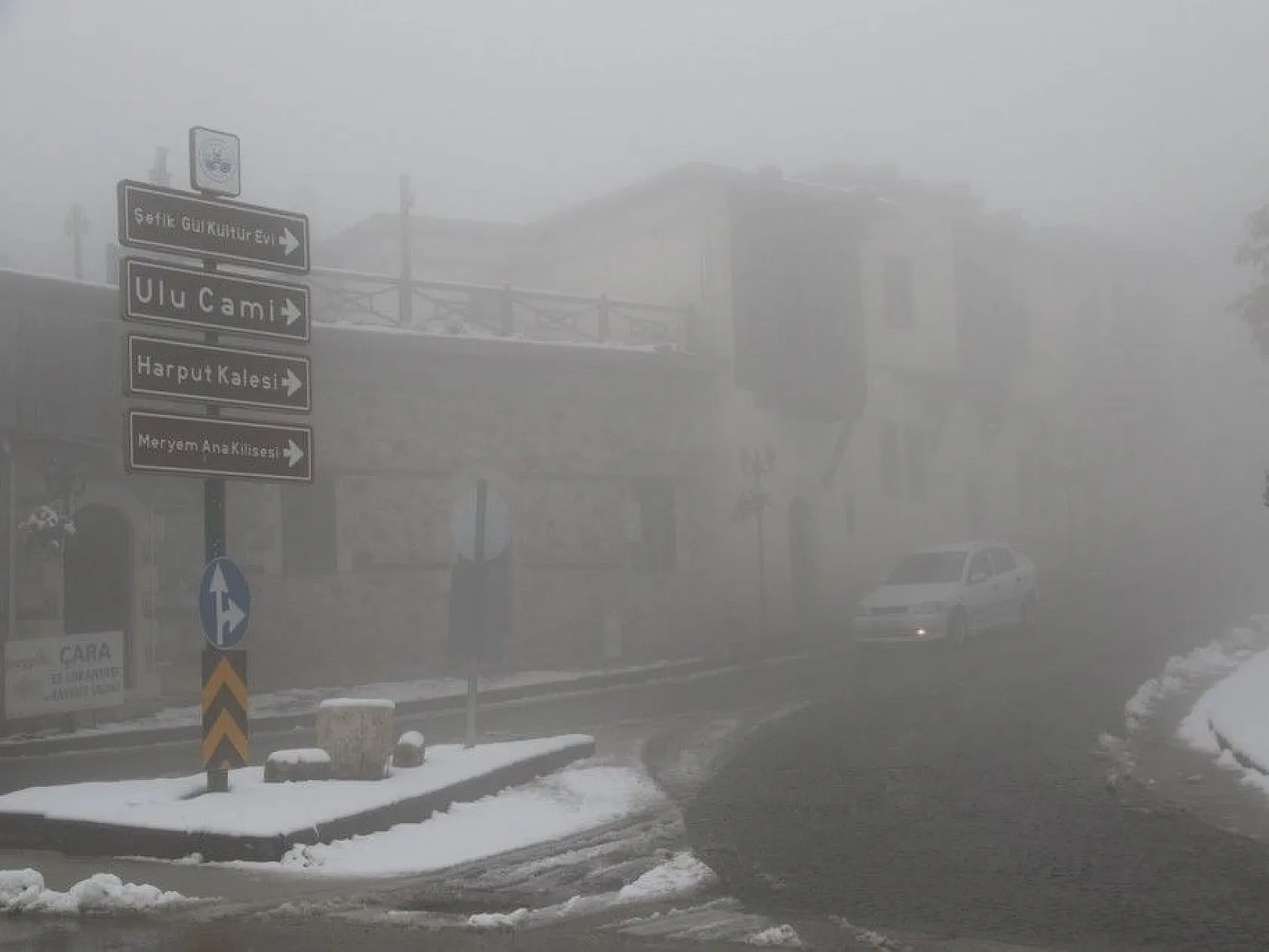 Harput'ta kar ve sis altındaki tarihin eşsiz manzarası
