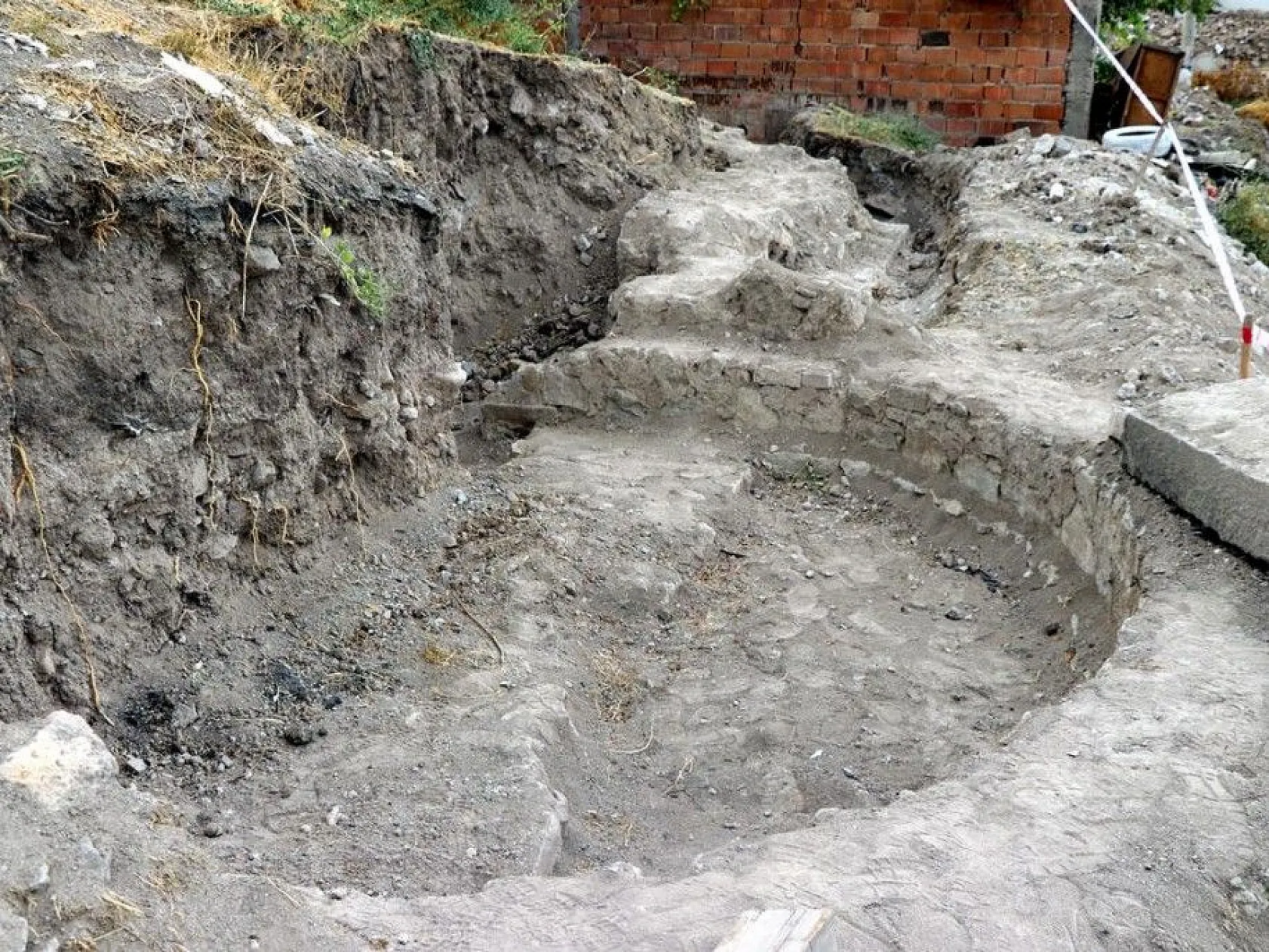 Elazığ'da Osmanlı dönemine ait olduğu değerlendirilen yapı bulundu