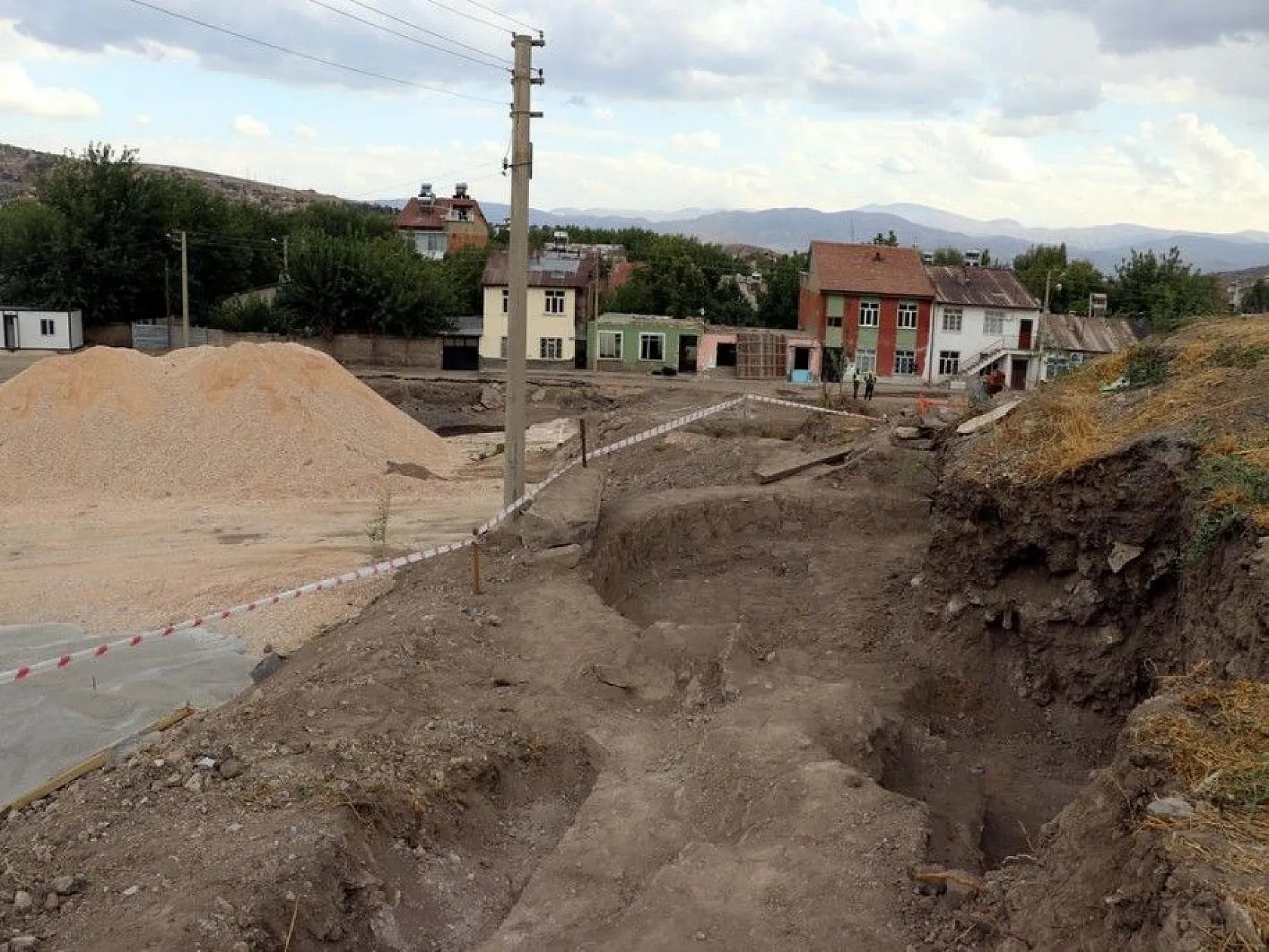Elazığ'da Osmanlı dönemine ait olduğu değerlendirilen yapı bulundu