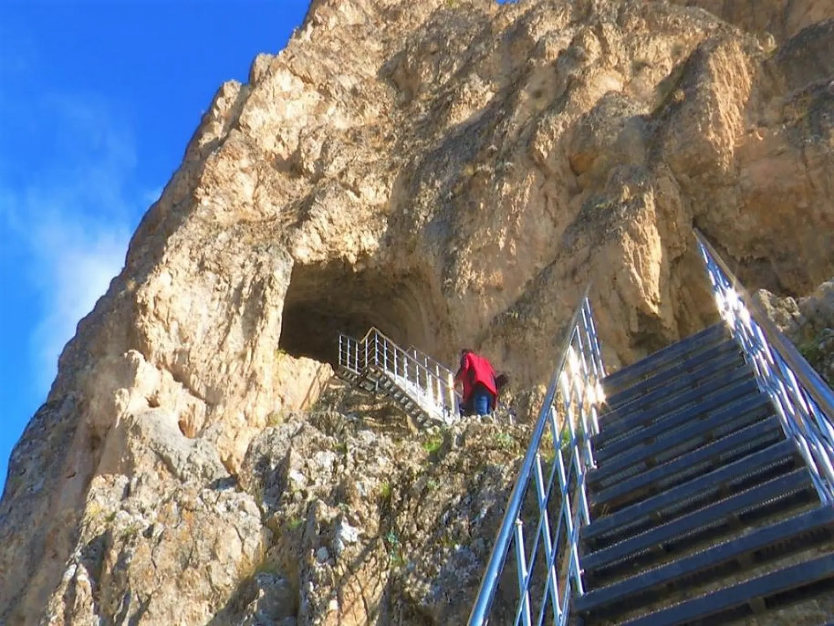 7 bin yıllık tarihi ile birçok medeniyete ev sahipliği yapan Palu, ziyaretçilerini bekliyor