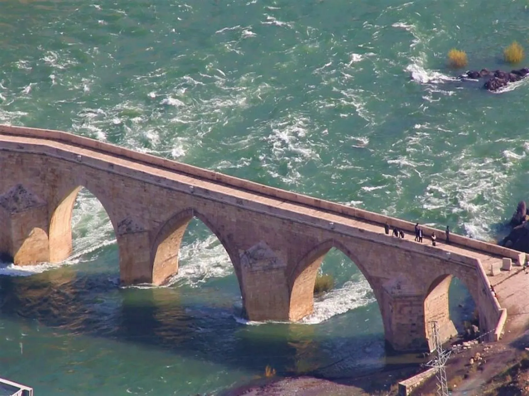 7 bin yıllık tarihi ile birçok medeniyete ev sahipliği yapan Palu, ziyaretçilerini bekliyor