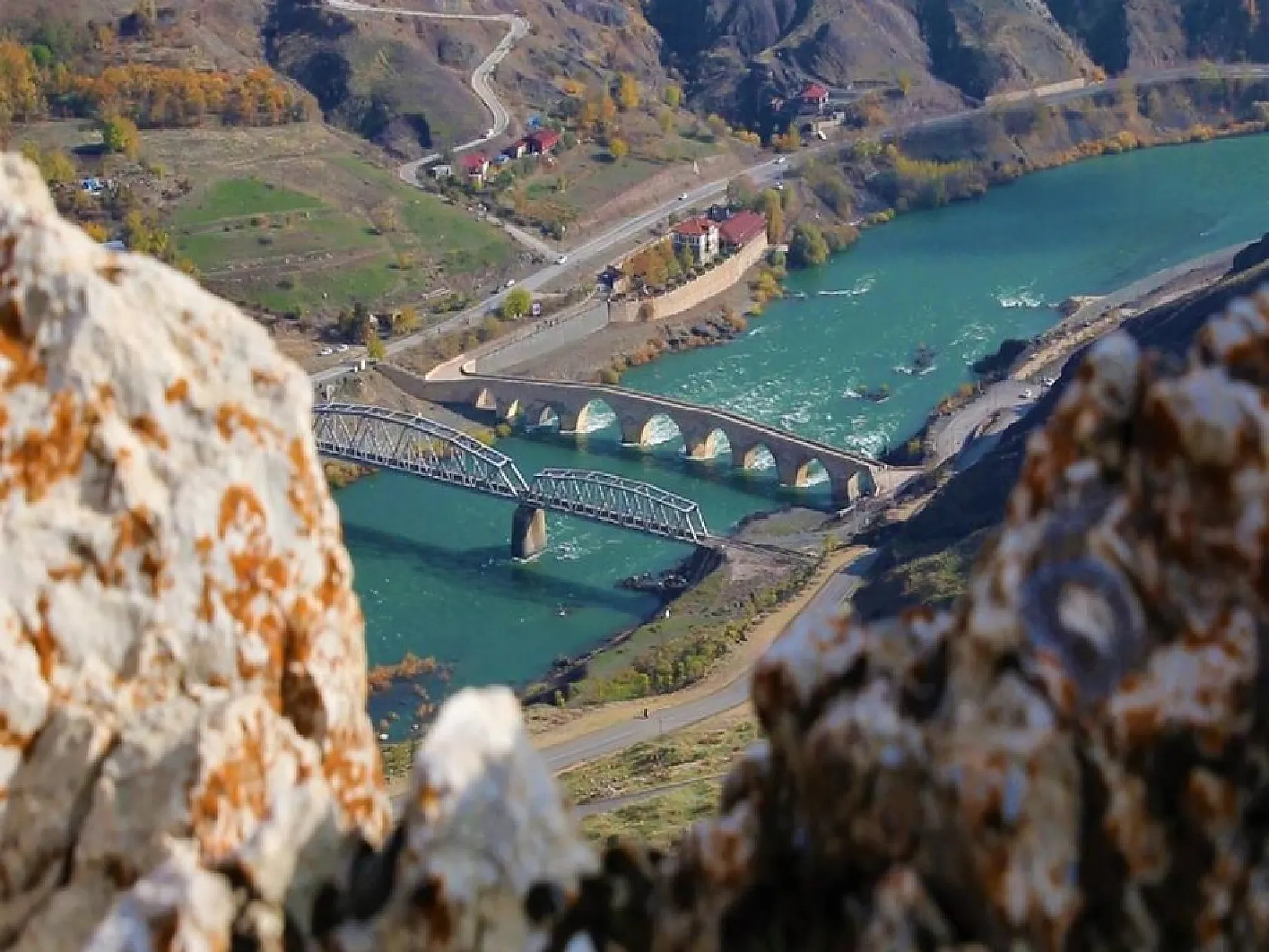 7 bin yıllık tarihi ile birçok medeniyete ev sahipliği yapan Palu, ziyaretçilerini bekliyor