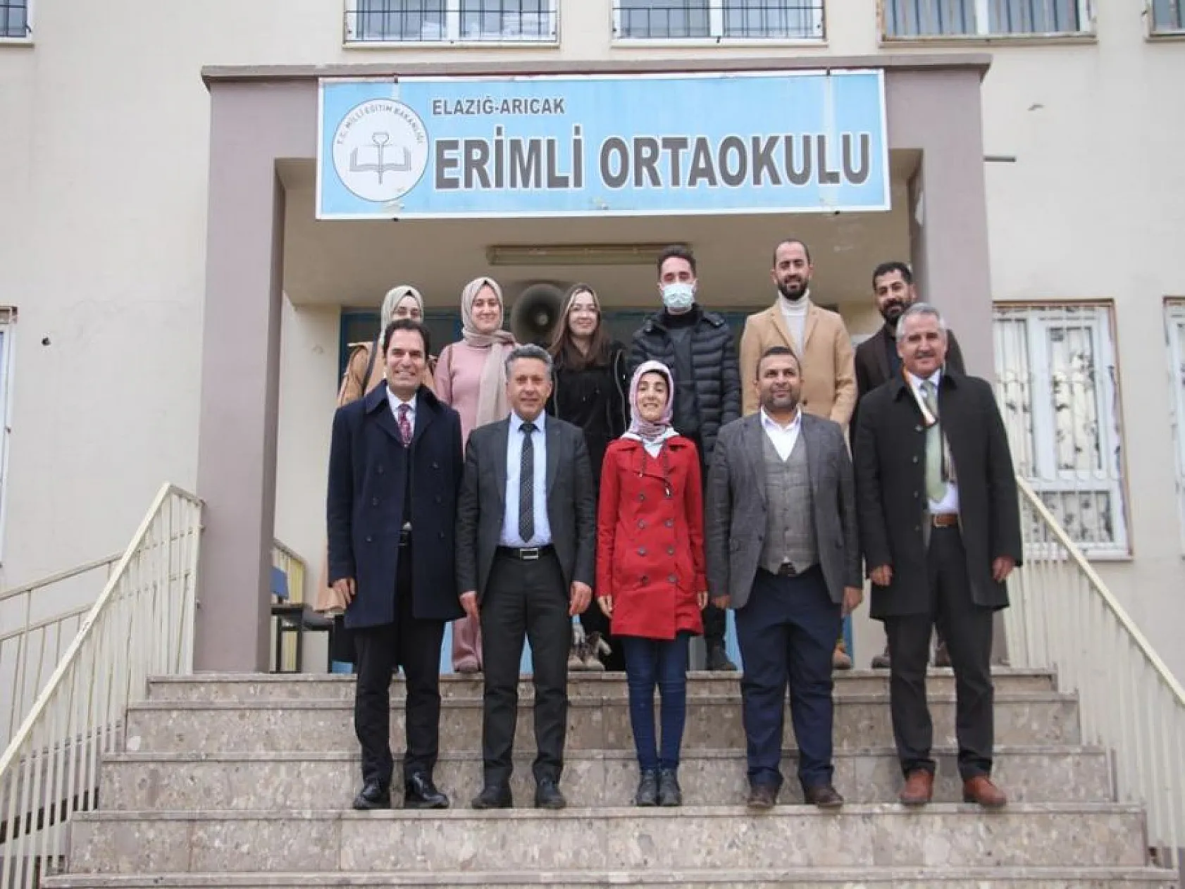 Başkan Çadırcı, köy köy gezip öğrenci ve öğretmenlere kitap ulaştırıyor