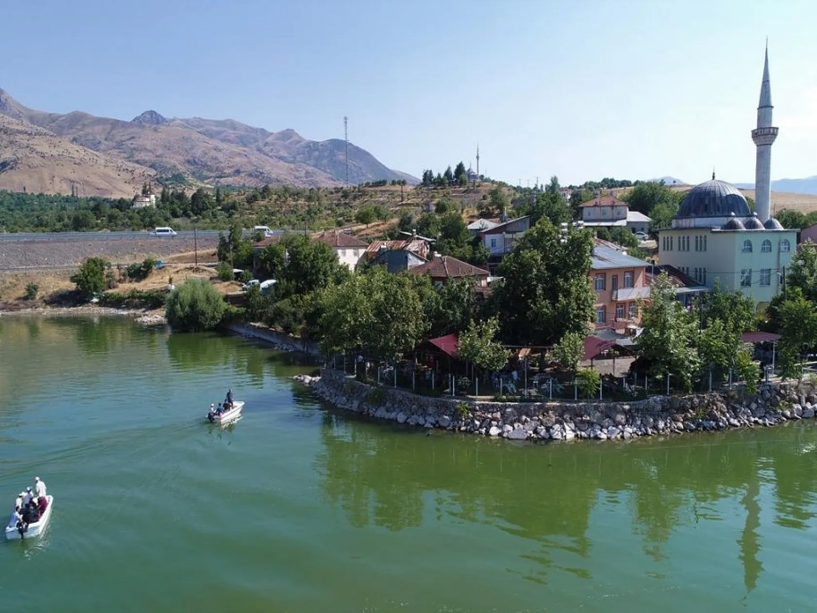 Bir zamanların eşsiz manzarasına sahip köyünü kuraklık vurdu