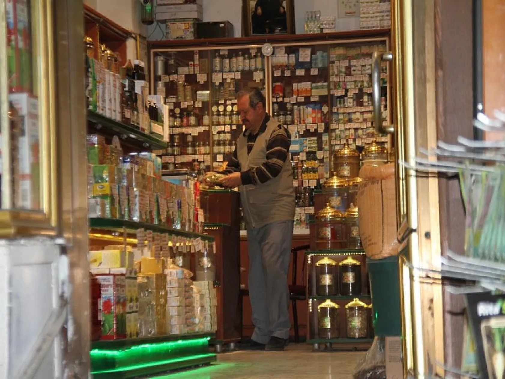 Bu aile 3 kuşaktır Elazığ'a şifa dağıtıyor