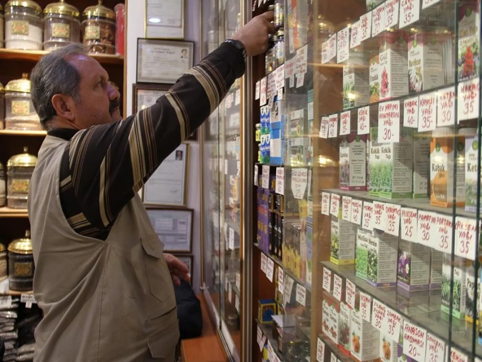 Bu aile 3 kuşaktır Elazığ'a şifa dağıtıyor