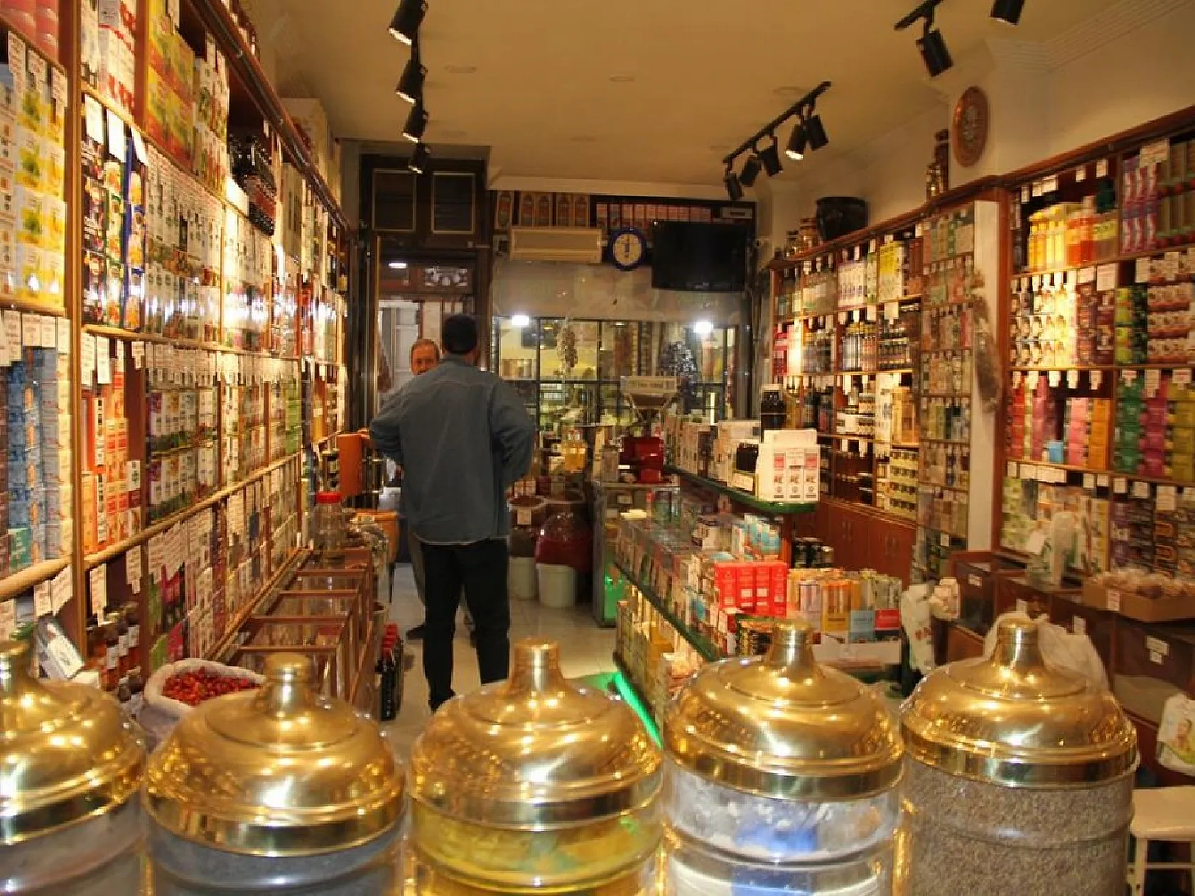 Bu aile 3 kuşaktır Elazığ'a şifa dağıtıyor