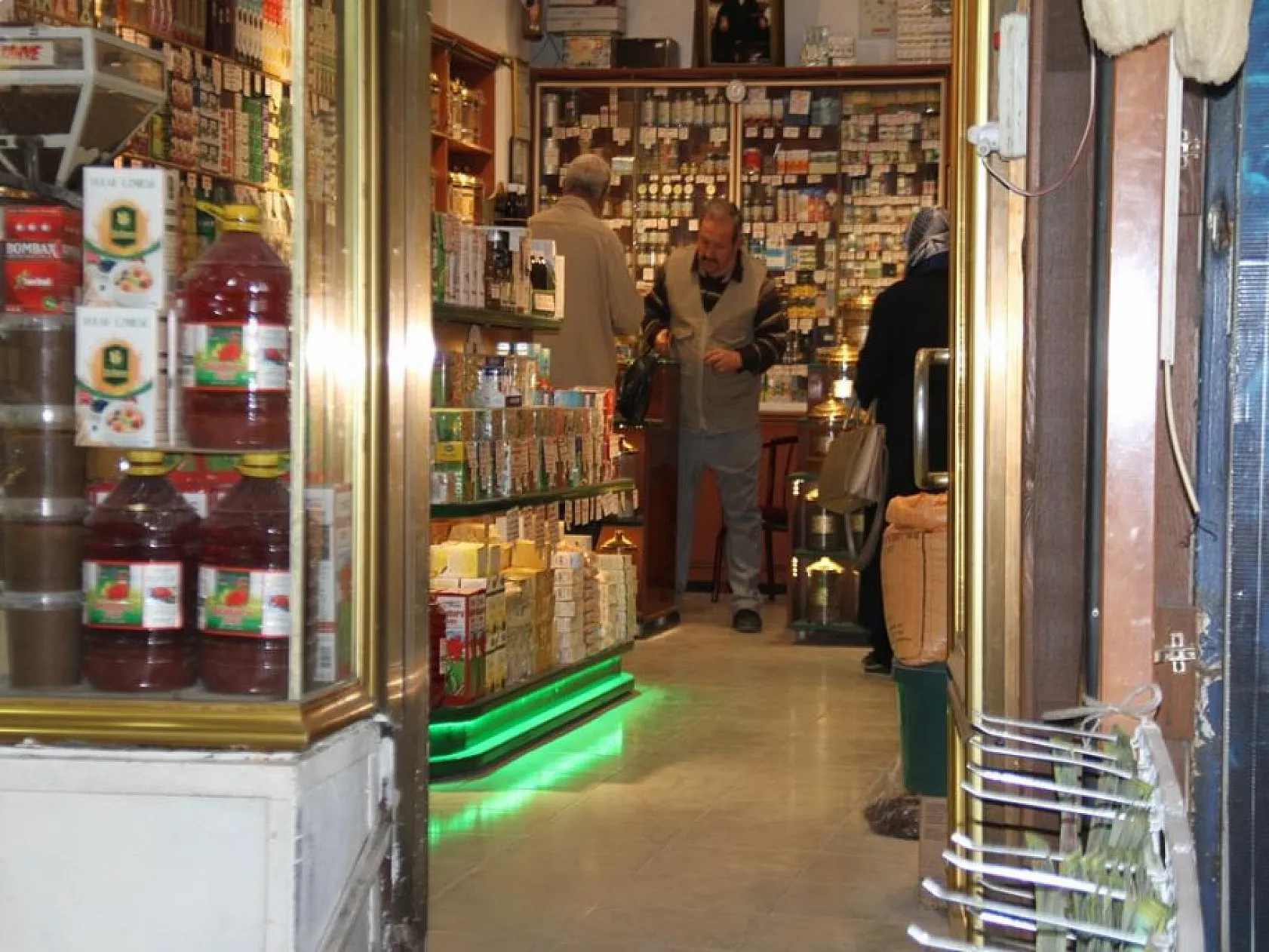 Bu aile 3 kuşaktır Elazığ'a şifa dağıtıyor