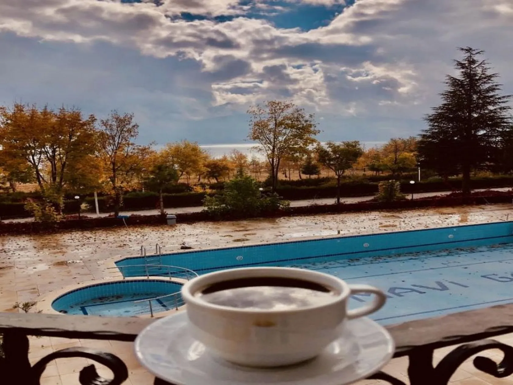 Doğunun gizli denizi Hazar Gölü'nde sonbahar güzelliğiyle kartpostallık görüntüler