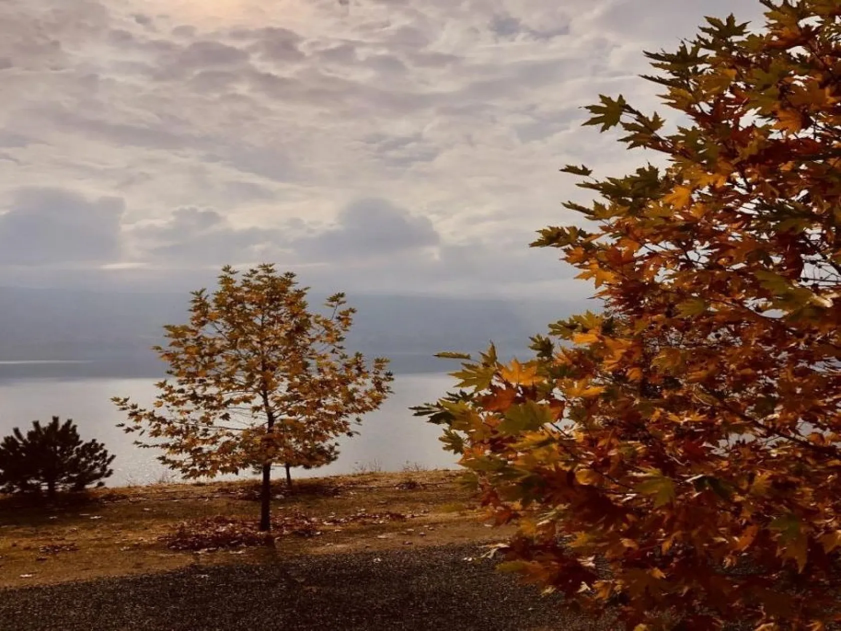 Doğunun gizli denizi Hazar Gölü'nde sonbahar güzelliğiyle kartpostallık görüntüler