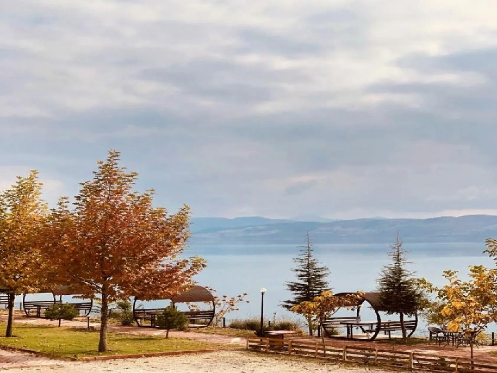 Doğunun gizli denizi Hazar Gölü'nde sonbahar güzelliğiyle kartpostallık görüntüler