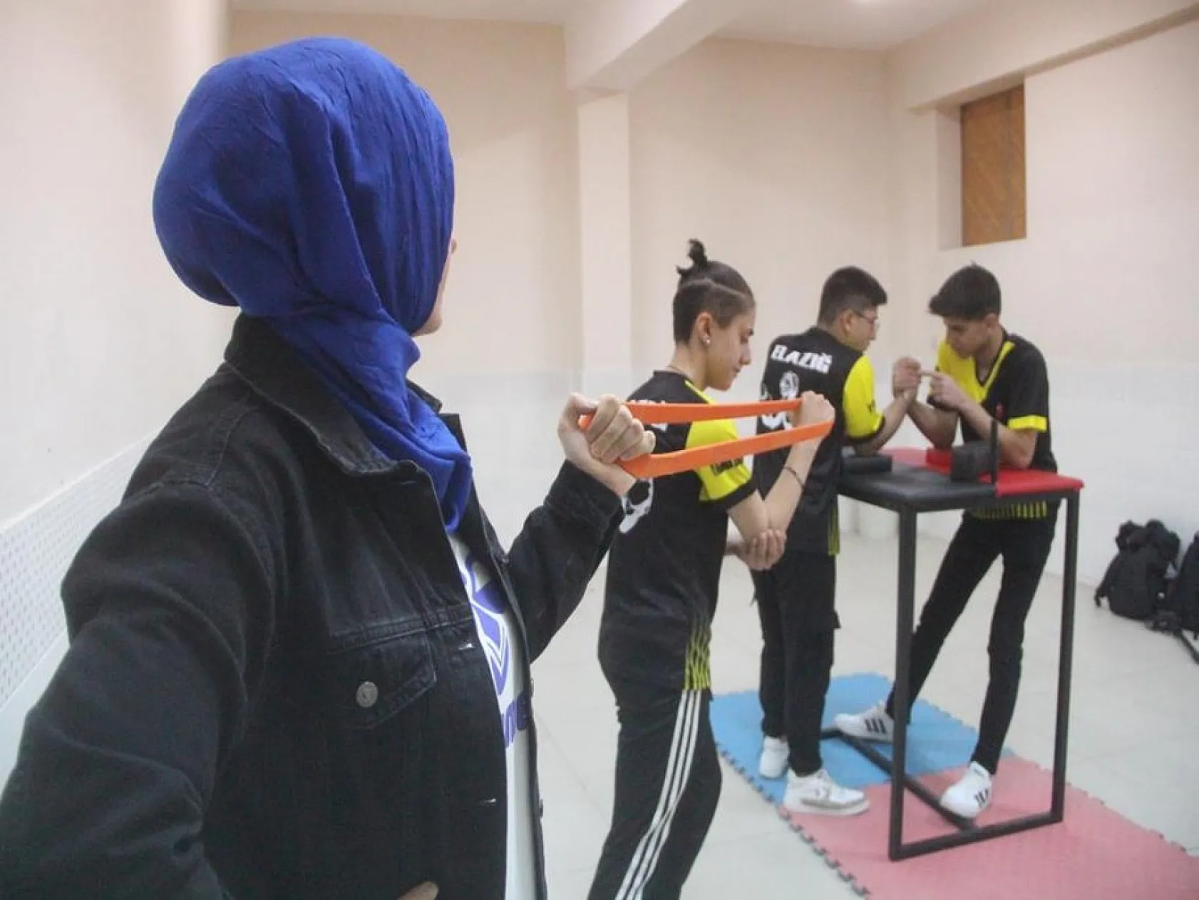 Dünya şampiyonu öğretmenlerini örnek alan öğrenciler başarıya koşuyor