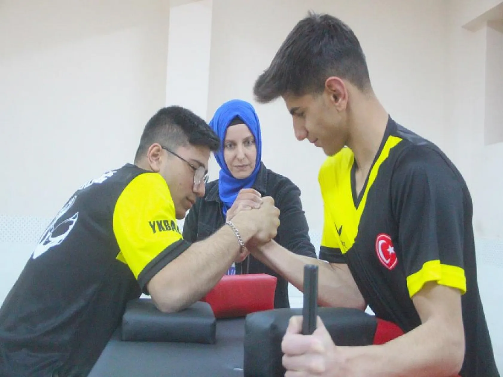 Dünya şampiyonu öğretmenlerini örnek alan öğrenciler başarıya koşuyor