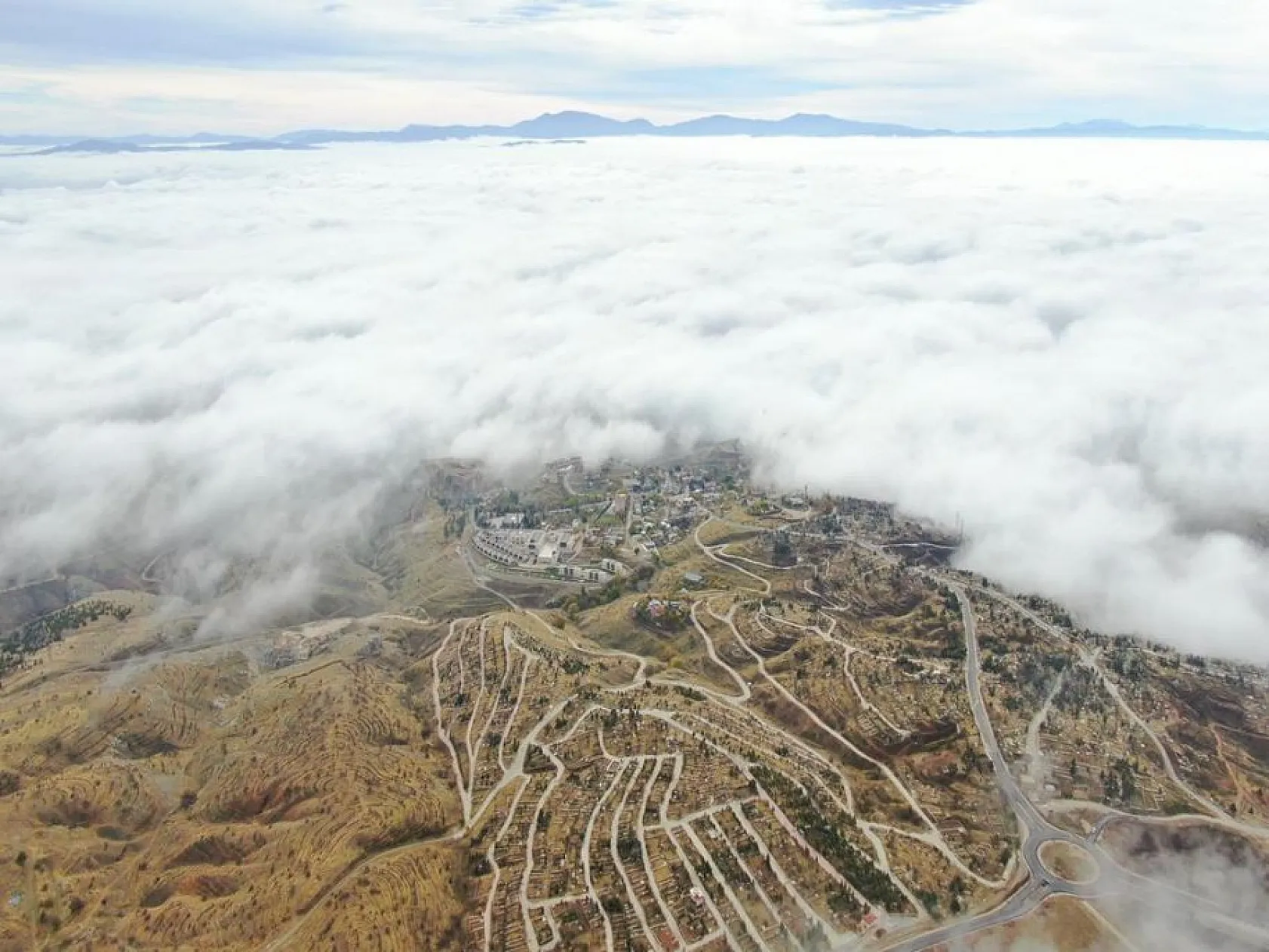 Elazığ'da eşsiz sis manzarası