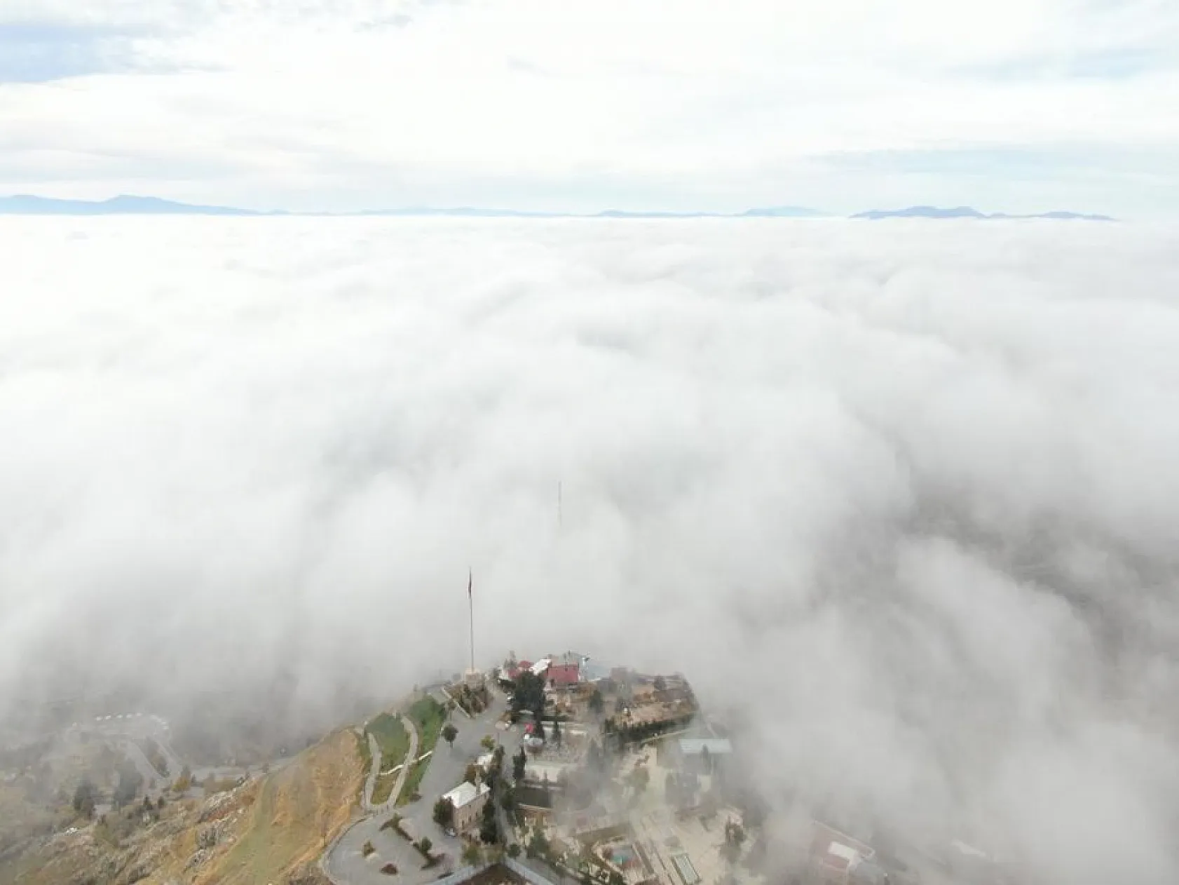 Elazığ'da eşsiz sis manzarası