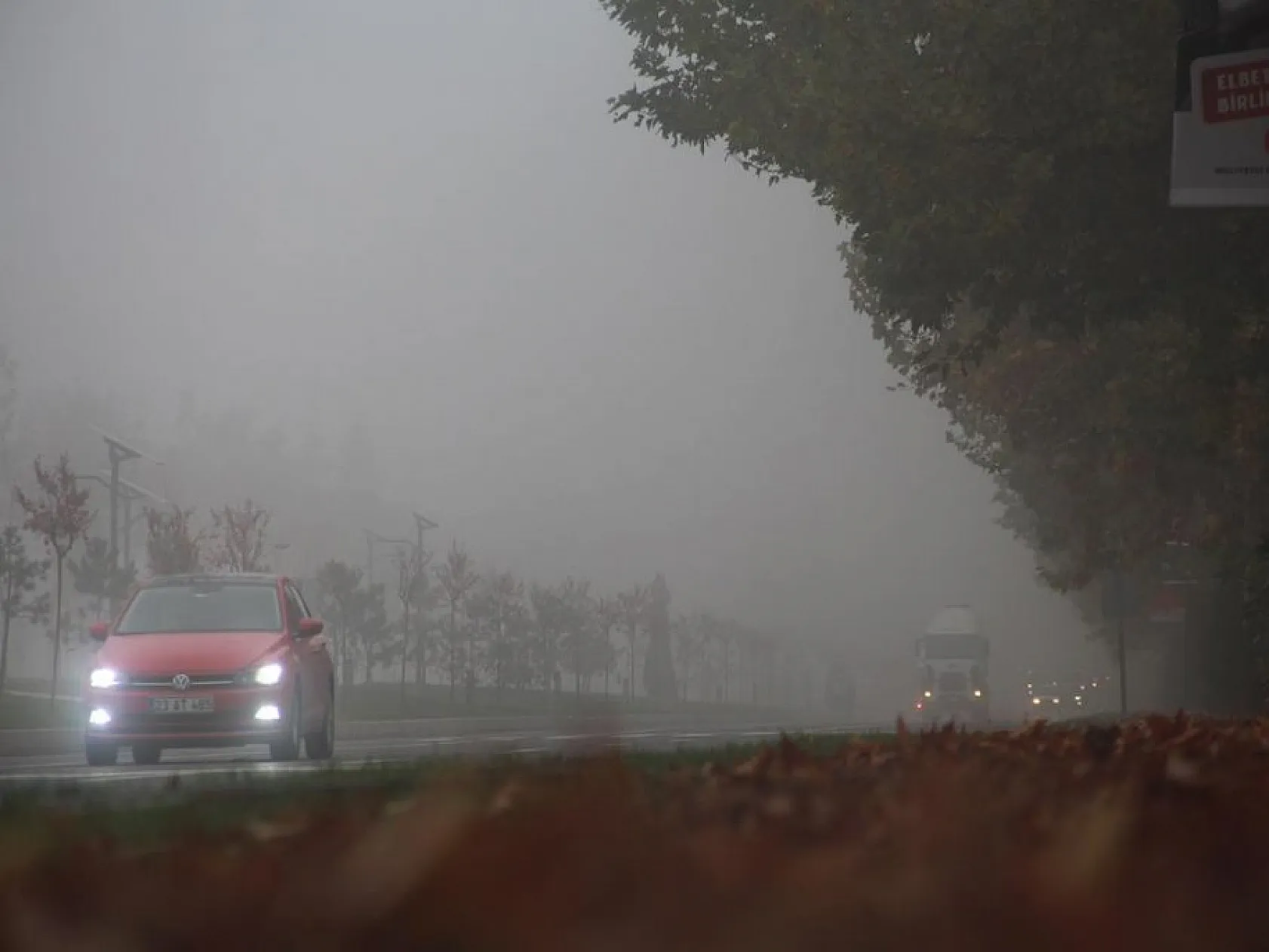 Elazığ'da sis ile sonbaharın buluşması doyumsuz, keyifli görüntüler oluşturdu