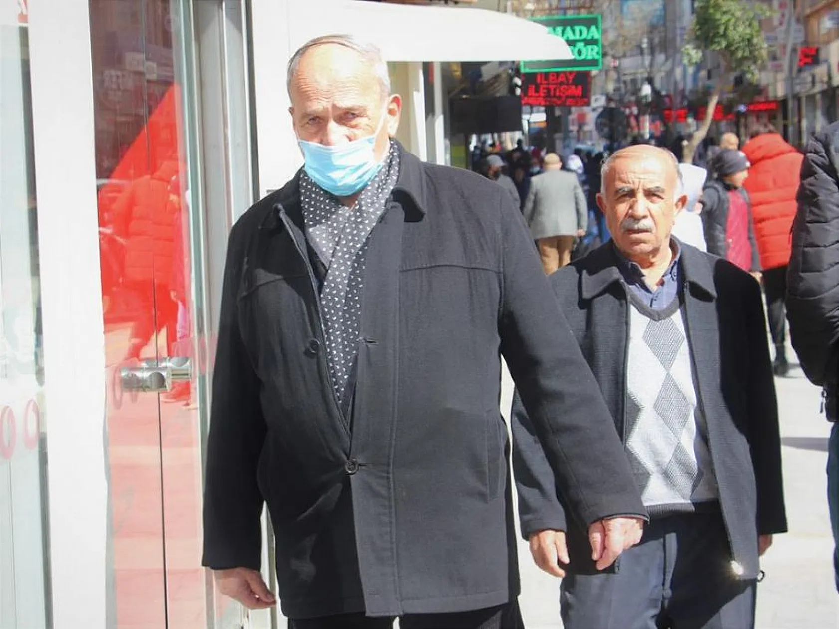 Elazığ'da vatandaşlar maske takmamaya çabuk alıştı