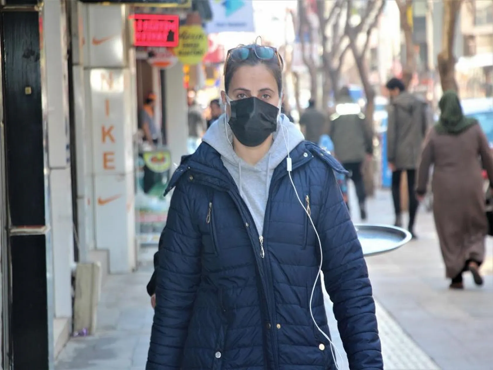 Elazığ'da vatandaşlar maske takmamaya çabuk alıştı