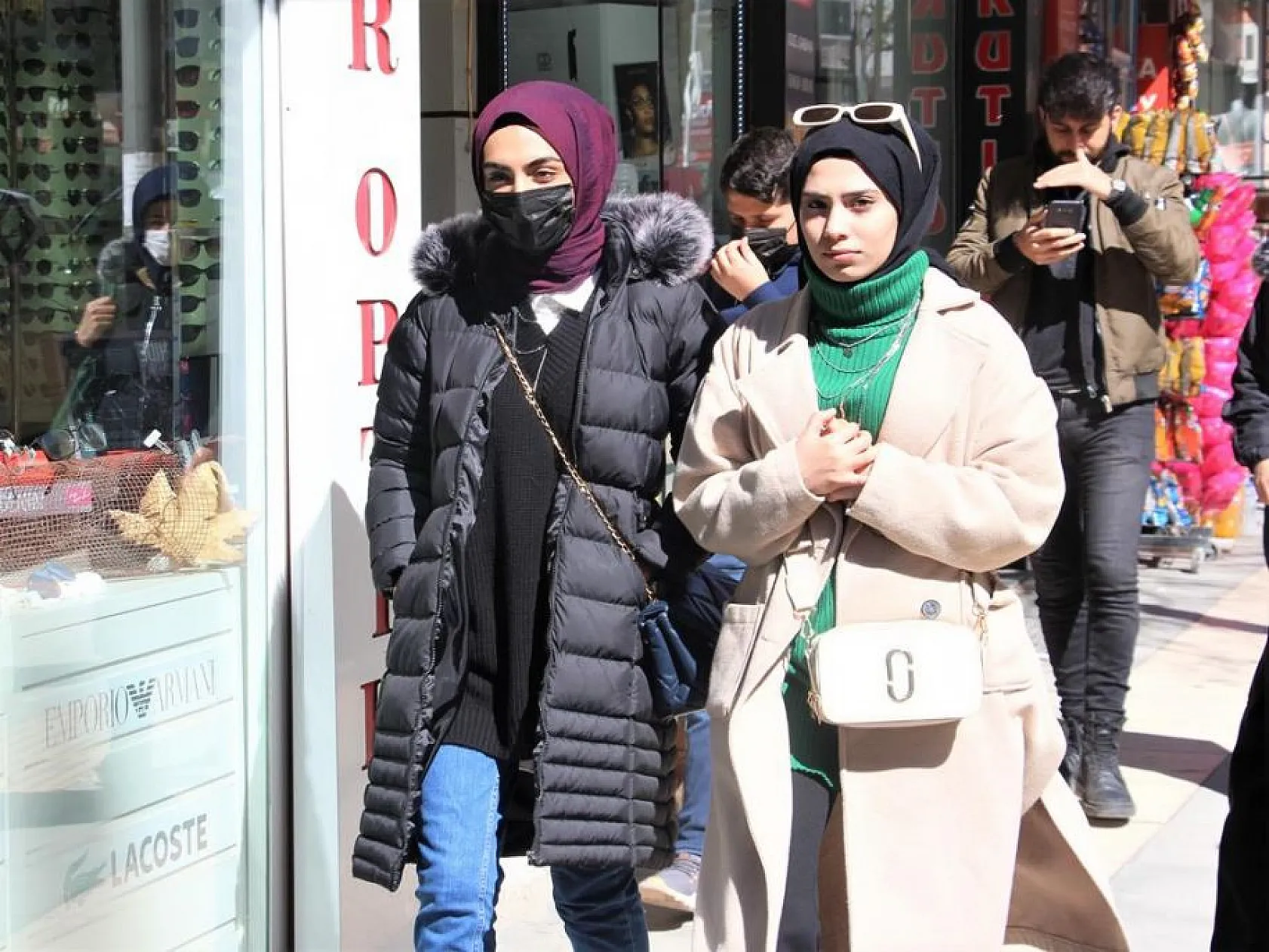 Elazığ'da vatandaşlar maske takmamaya çabuk alıştı