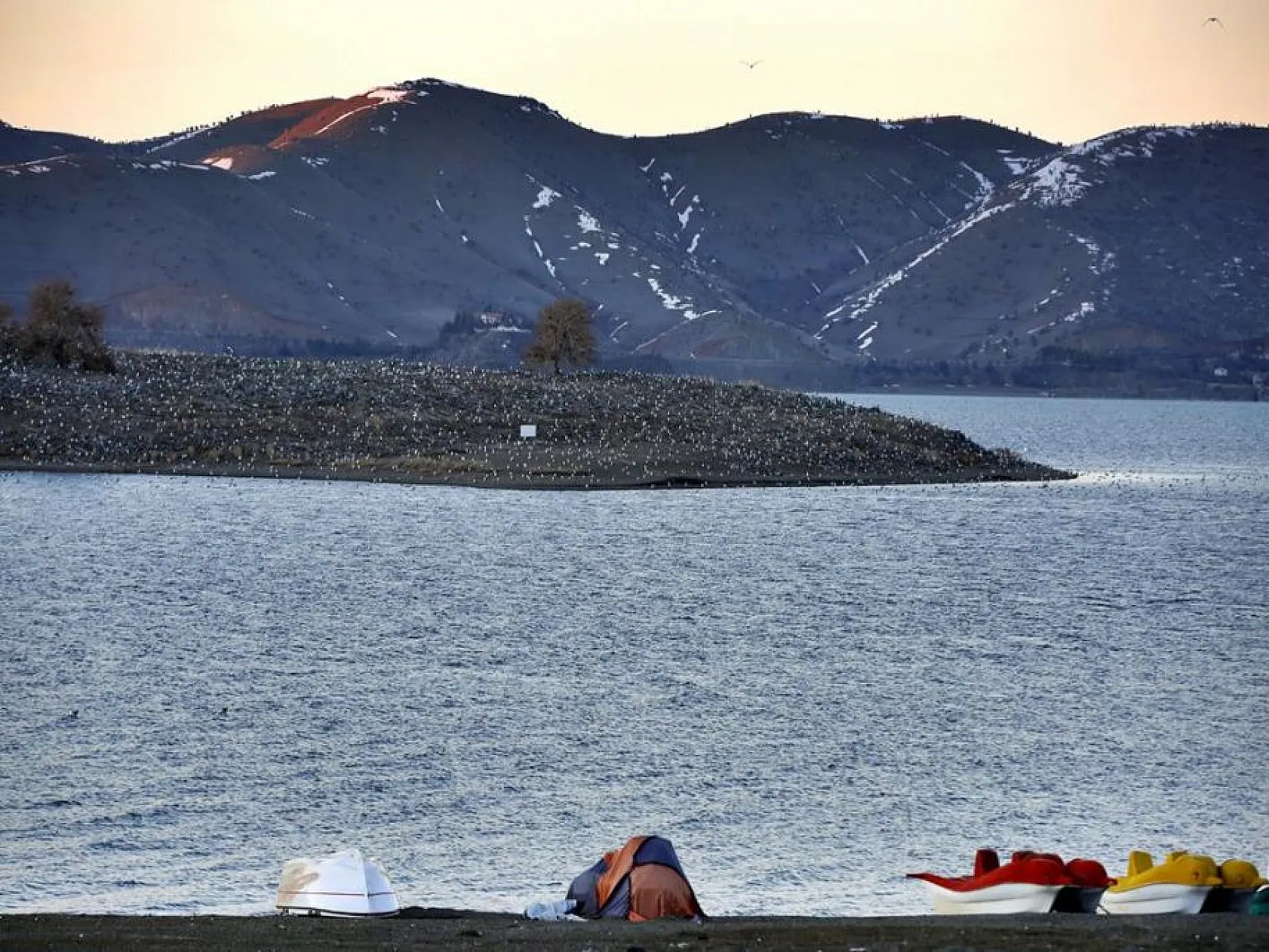 Elazığ Hazar Gölü doğal güzelliğiyle yılın on iki ayı ziyaretçilerini ağırlıyor