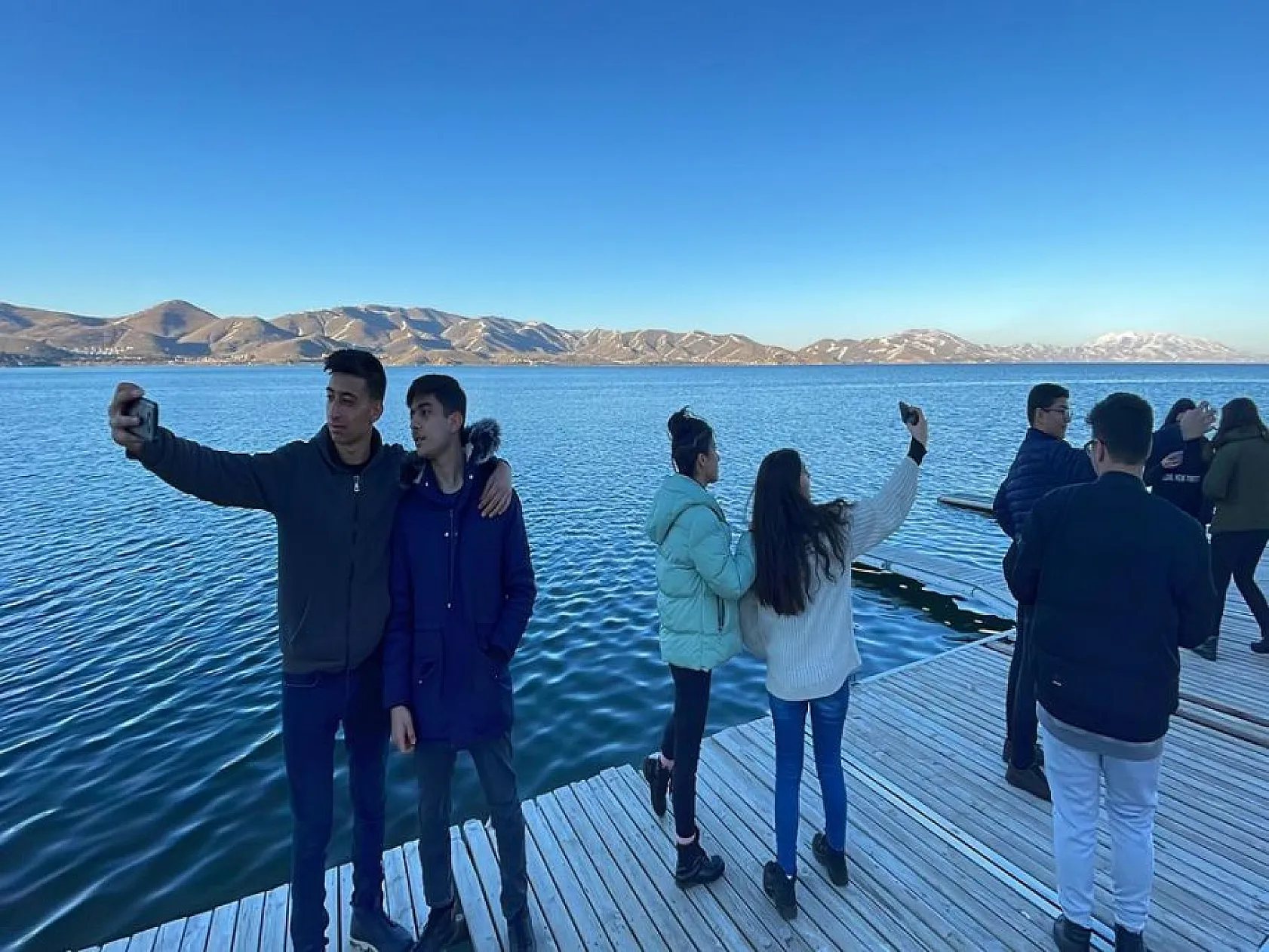 Elazığ Hazar Gölü doğal güzelliğiyle yılın on iki ayı ziyaretçilerini ağırlıyor