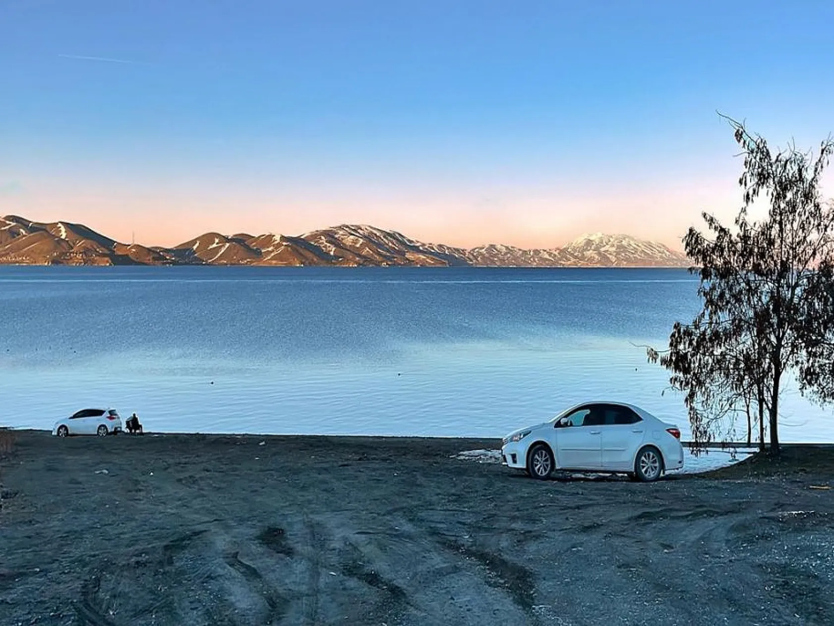 Elazığ Hazar Gölü doğal güzelliğiyle yılın on iki ayı ziyaretçilerini ağırlıyor