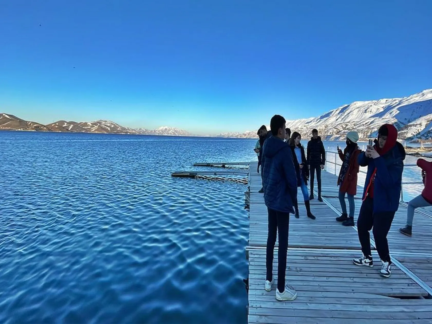 Elazığ Hazar Gölü doğal güzelliğiyle yılın on iki ayı ziyaretçilerini ağırlıyor