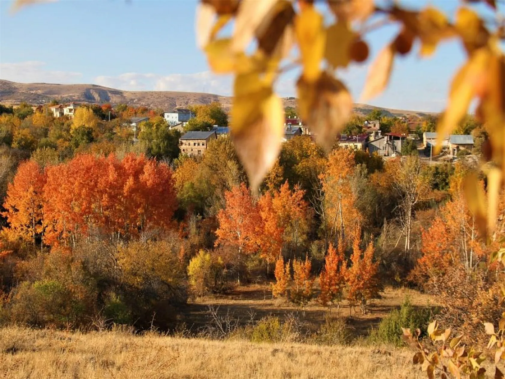 Elazığ'ın Beşik köyü sonbaharda görsel bir şölen sunuyor