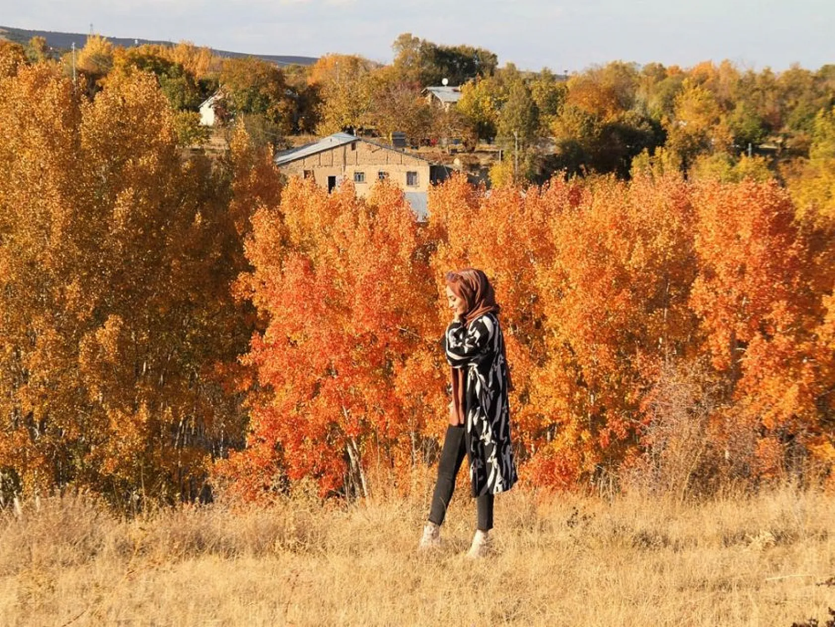 Elazığ'ın Beşik köyü sonbaharda görsel bir şölen sunuyor