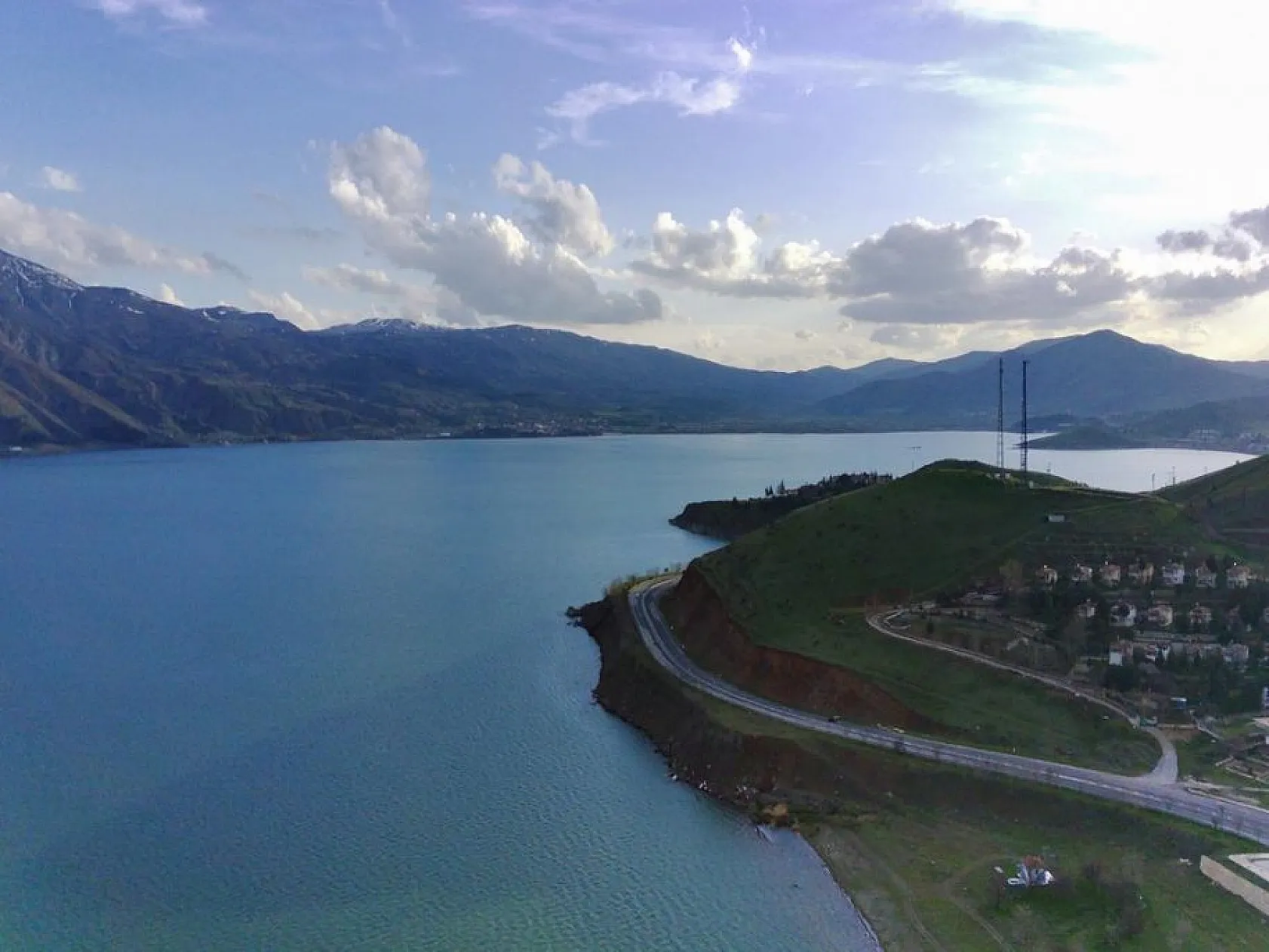 Doğuda tatilcilerin gözdesi Hazar Gölü doğal güzelliğiyle bayrama hazır