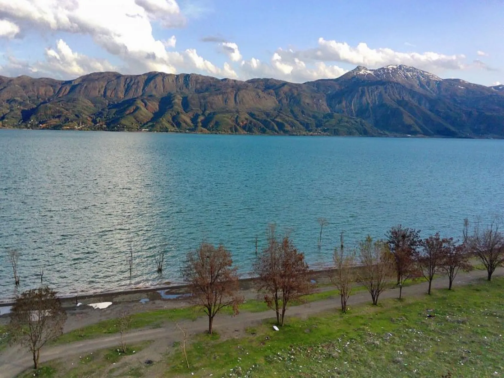 Doğuda tatilcilerin gözdesi Hazar Gölü doğal güzelliğiyle bayrama hazır